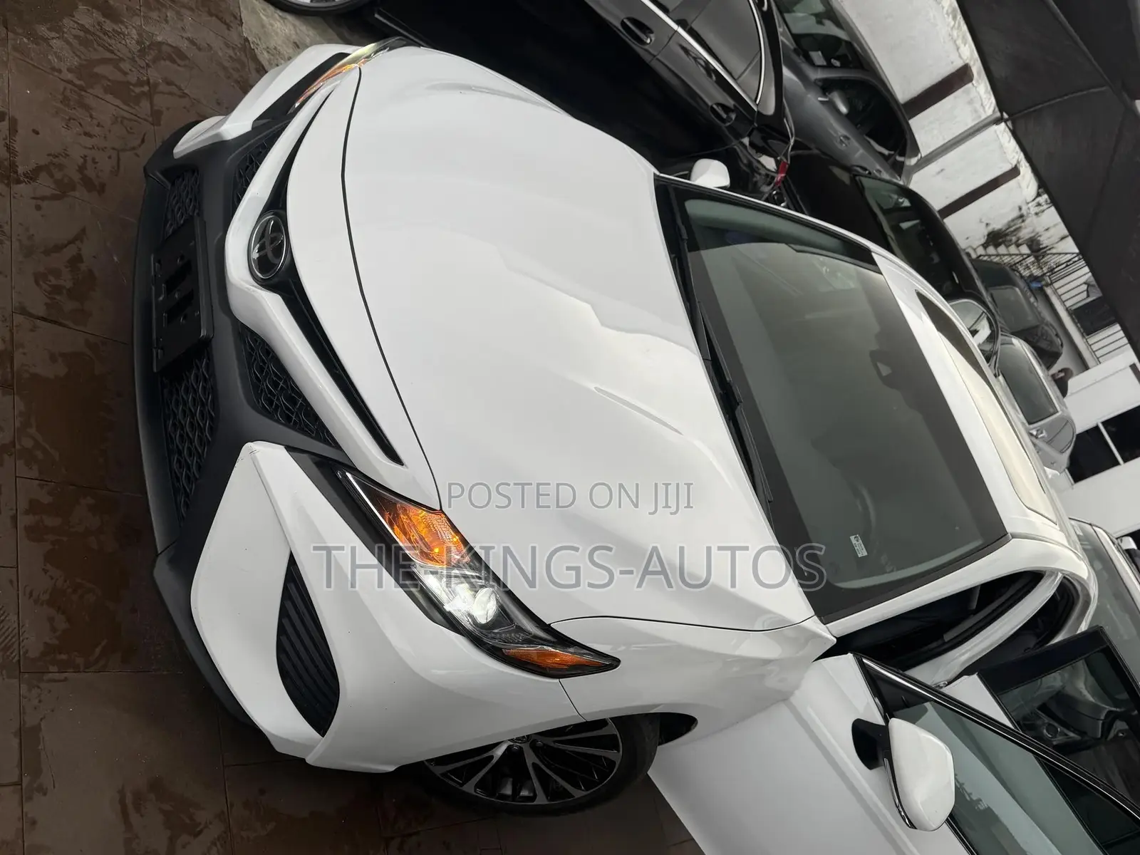 Toyota Camry SE FWD (2.5L 4cyl 8AM) 2018 White