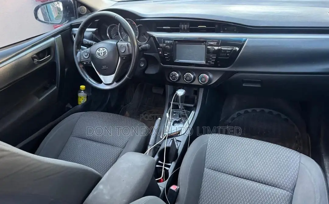 Toyota Corolla LE Premium 4dr Sedan (1.8L 4cyl CVT) 2016 White