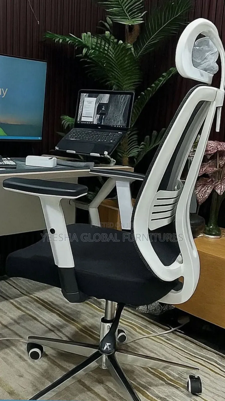 Ergonomic White /Black Standard Office Chair