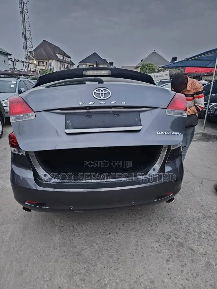 Toyota Venza Limited AWD V6 2013 Gray