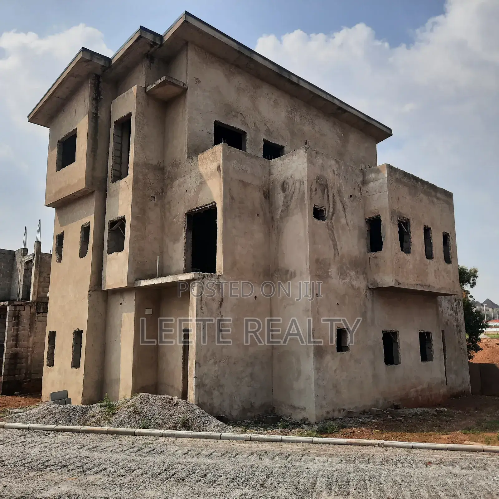 4bdrm Duplex in Mabushi for sale