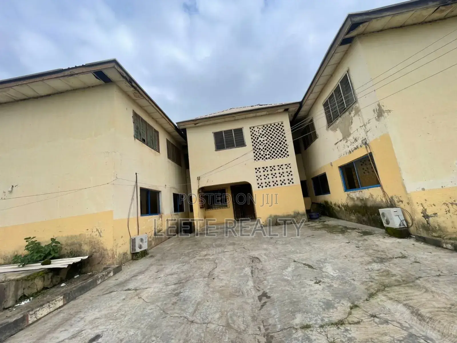 15bdrm House in Kubwa for sale