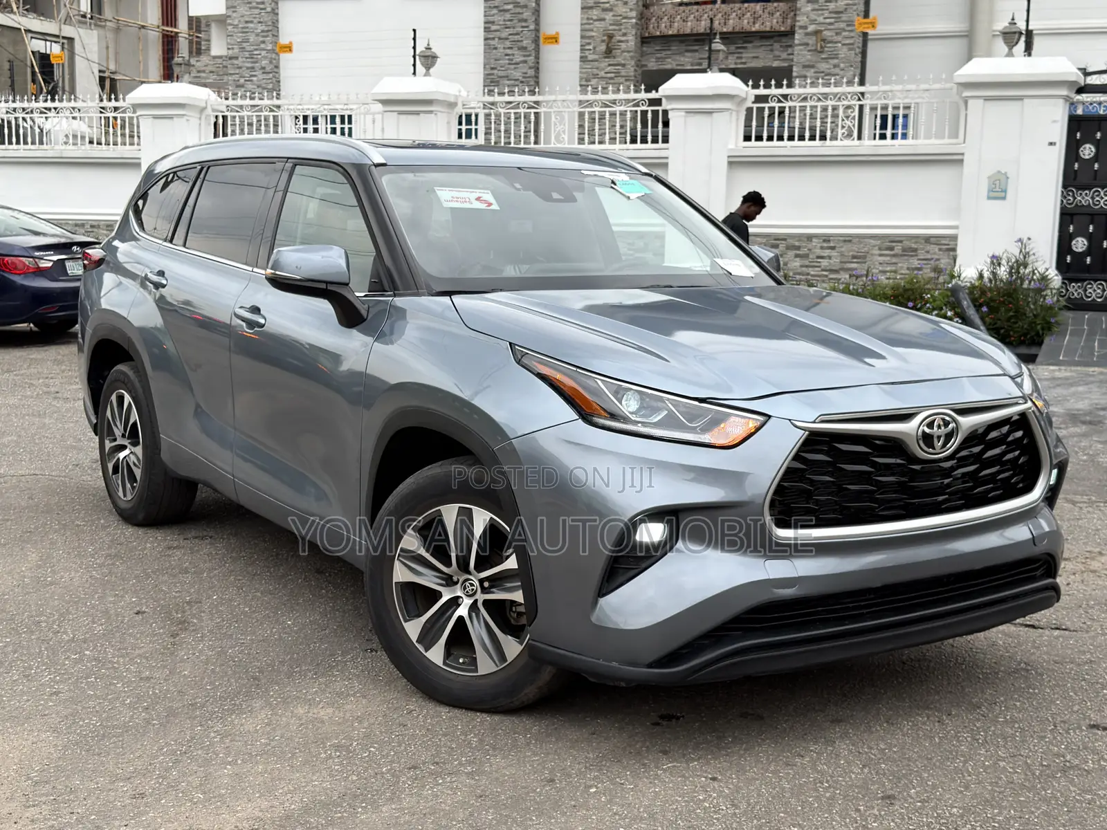 Toyota Highlander XLE 2021 Blue