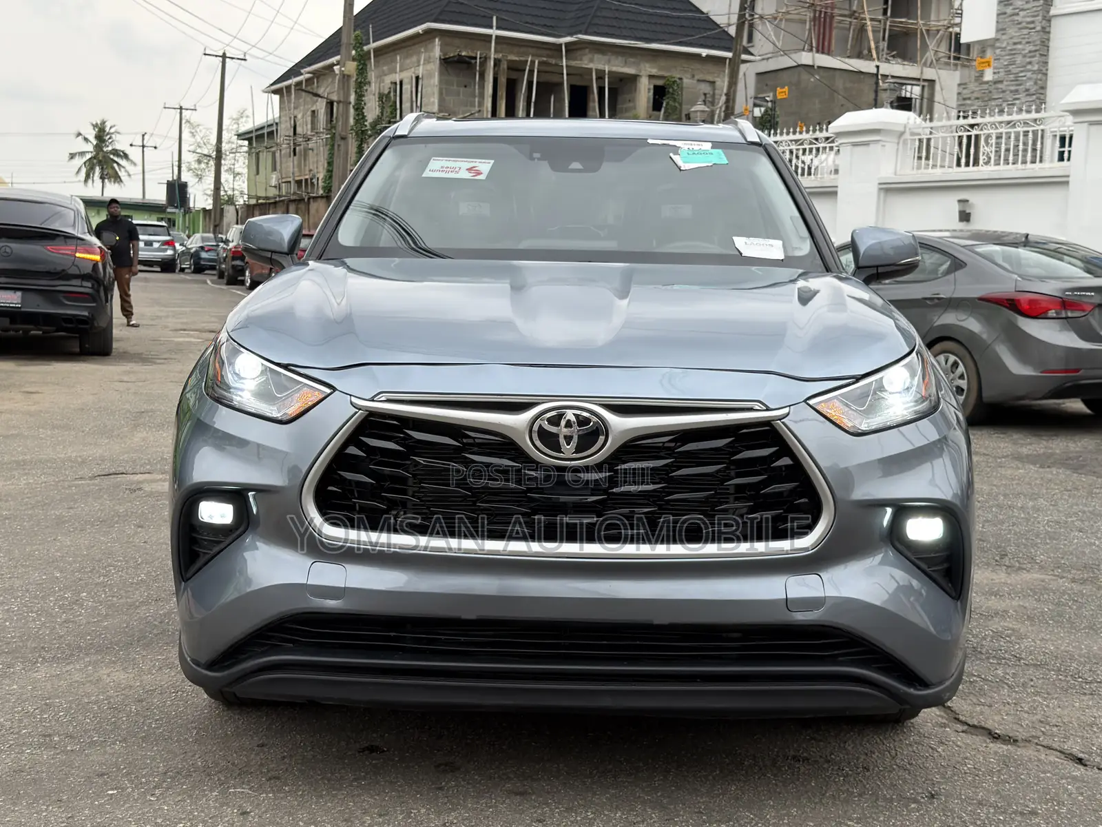 Toyota Highlander XLE 2021 Blue