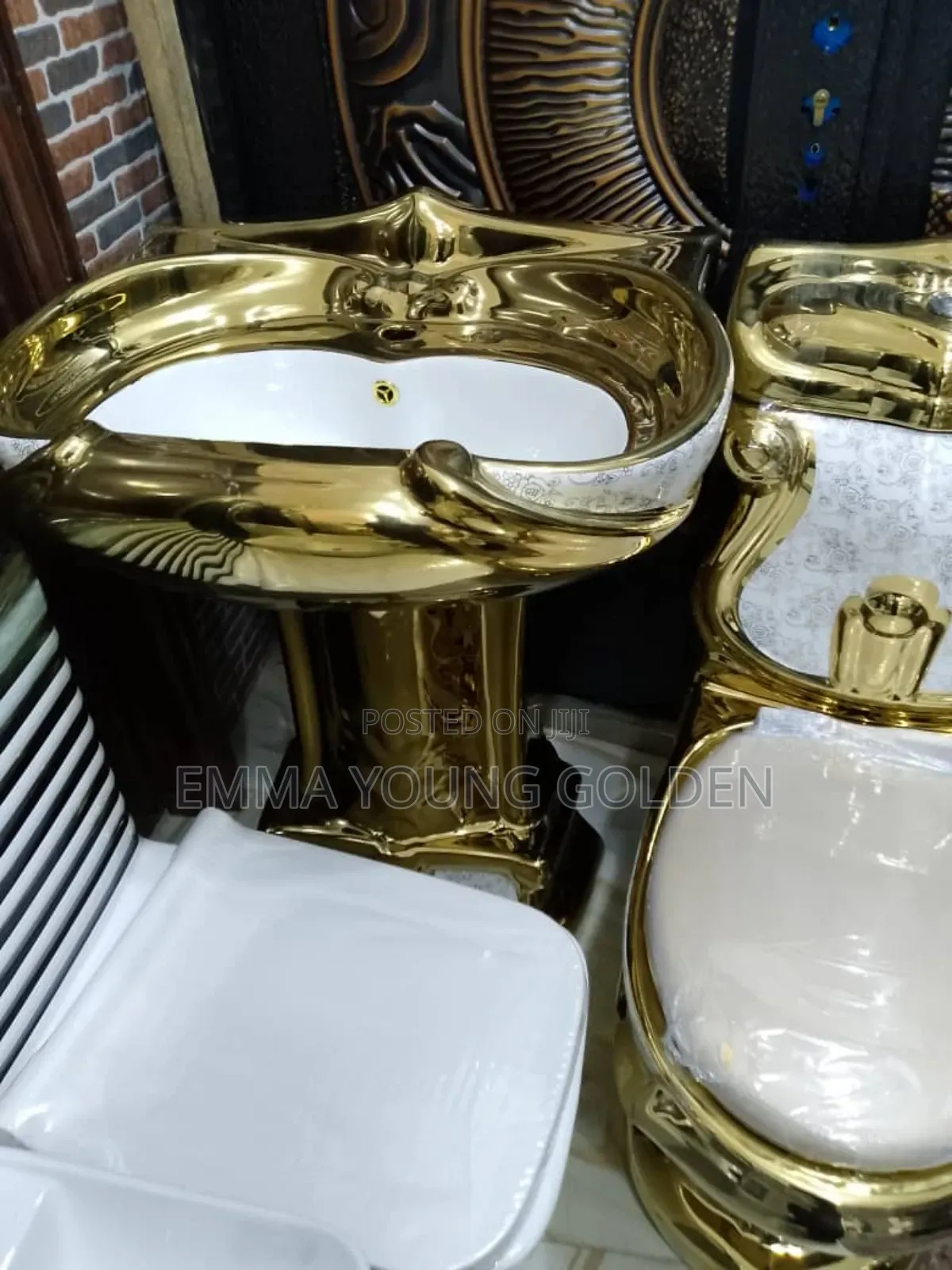Executive Queens Miniset Water Closet