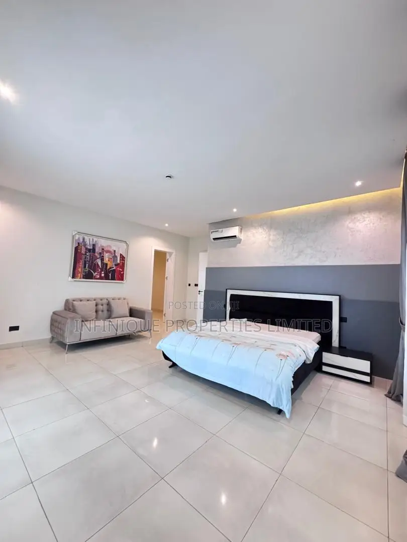 5bdrm House in Lekki Phase 1 for sale