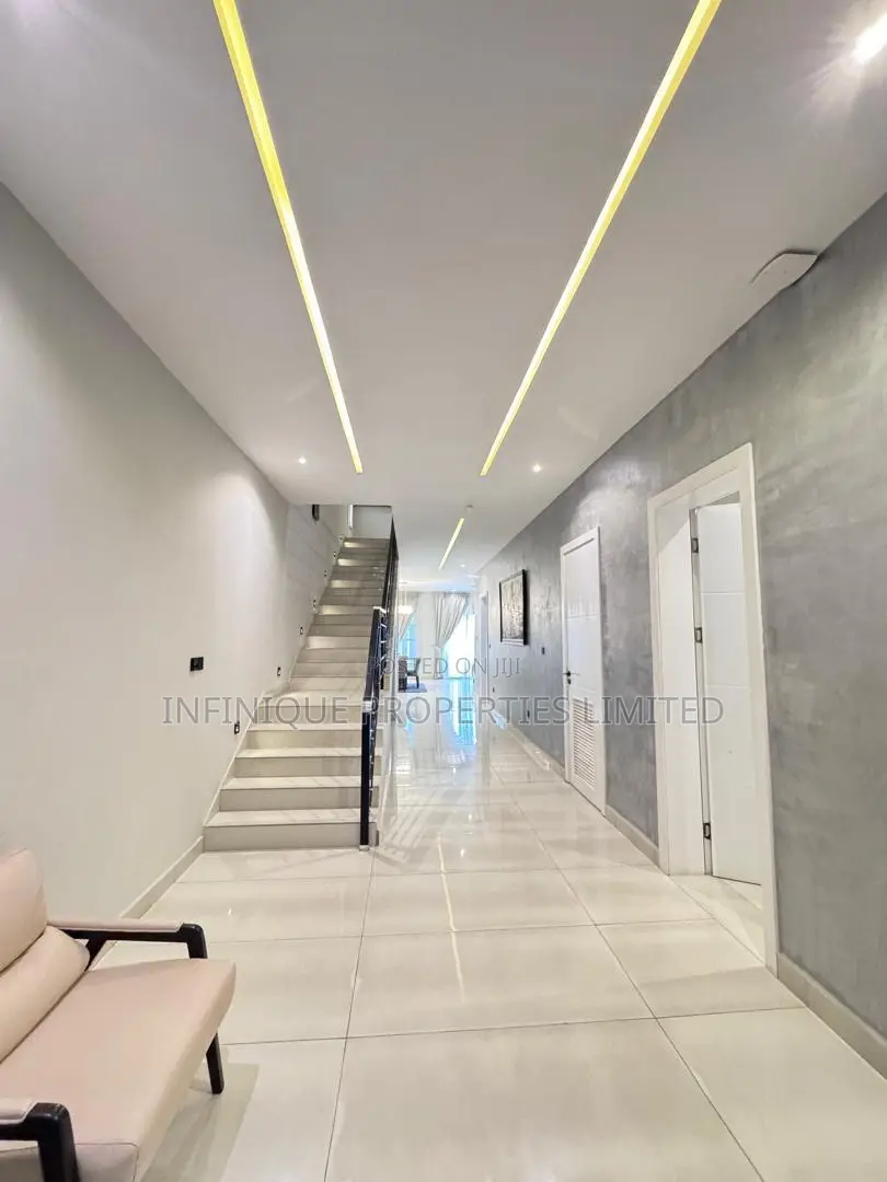 5bdrm House in Lekki Phase 1 for sale