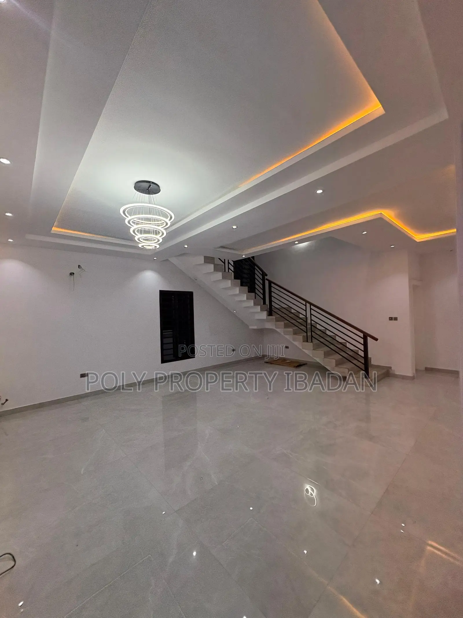 5bdrm Duplex in Kolapo Ishola Gra, Ibadan for sale
