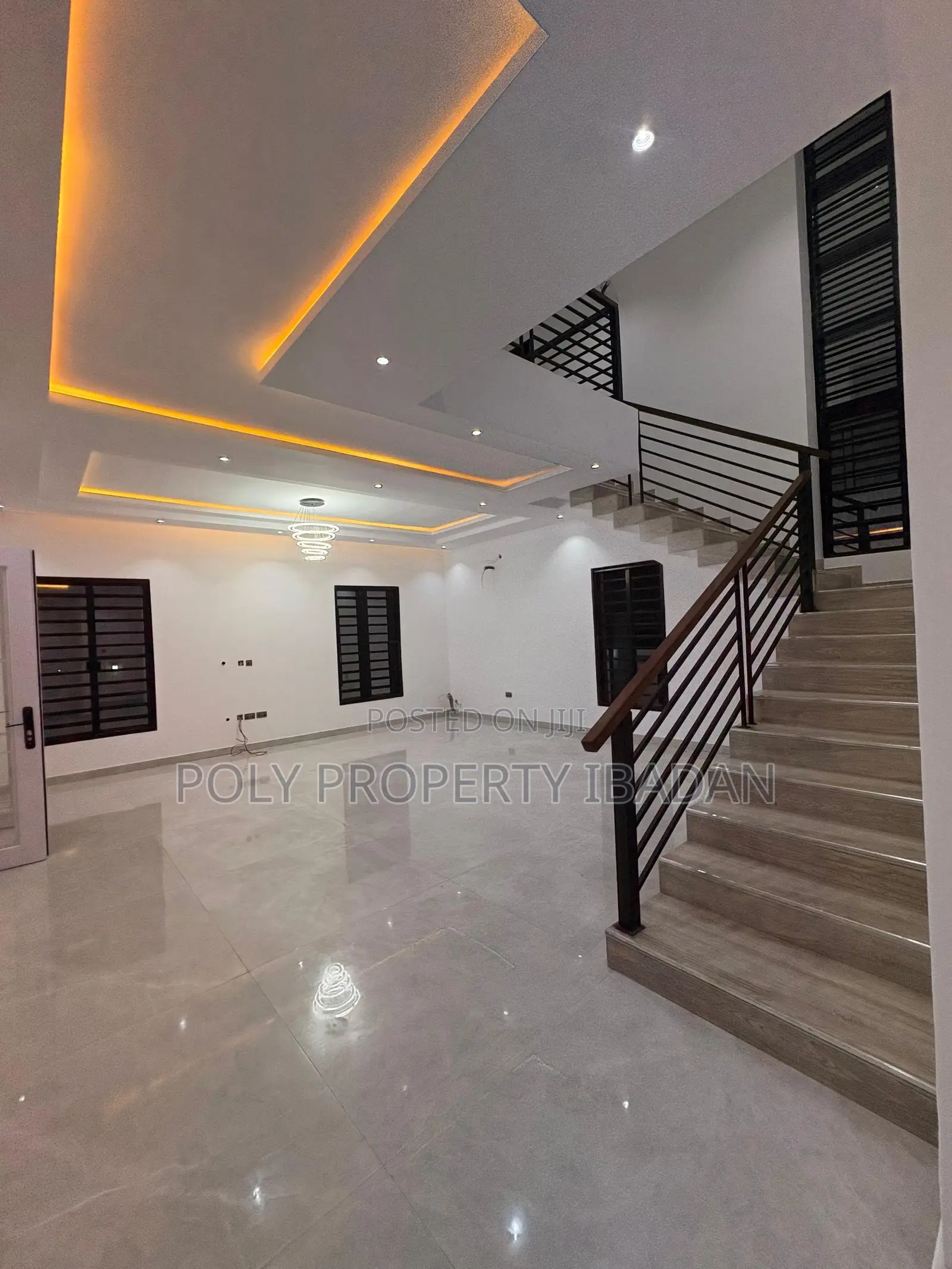 5bdrm Duplex in Kolapo Ishola Gra, Ibadan for sale