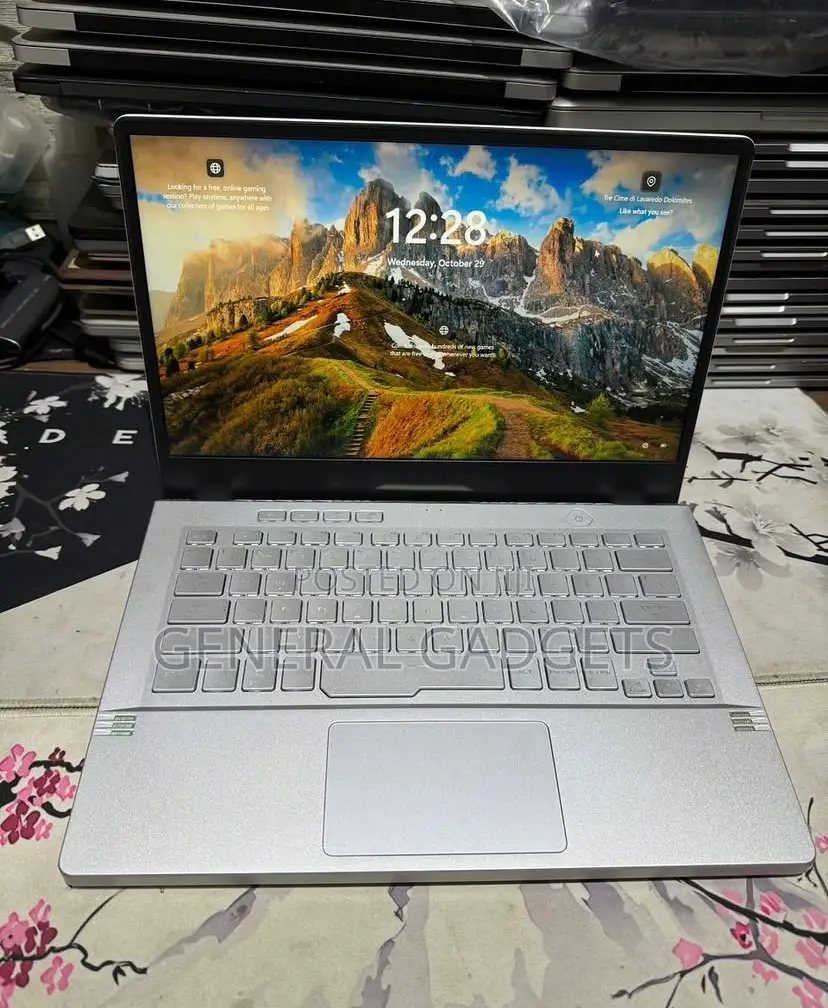 Laptop Asus ROG Zephyrus G14 16GB AMD Ryzen 9 SSD 1T