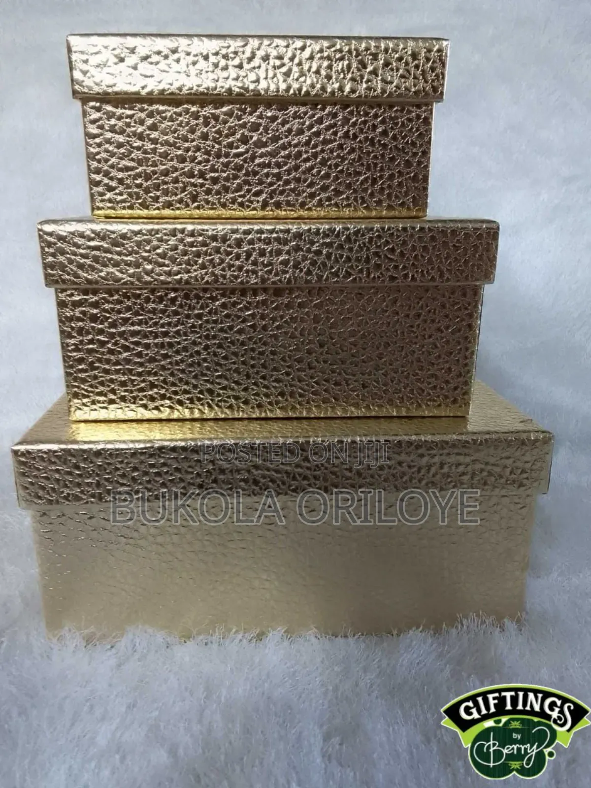 Set of 3 Gift Boxes in Red and Gold