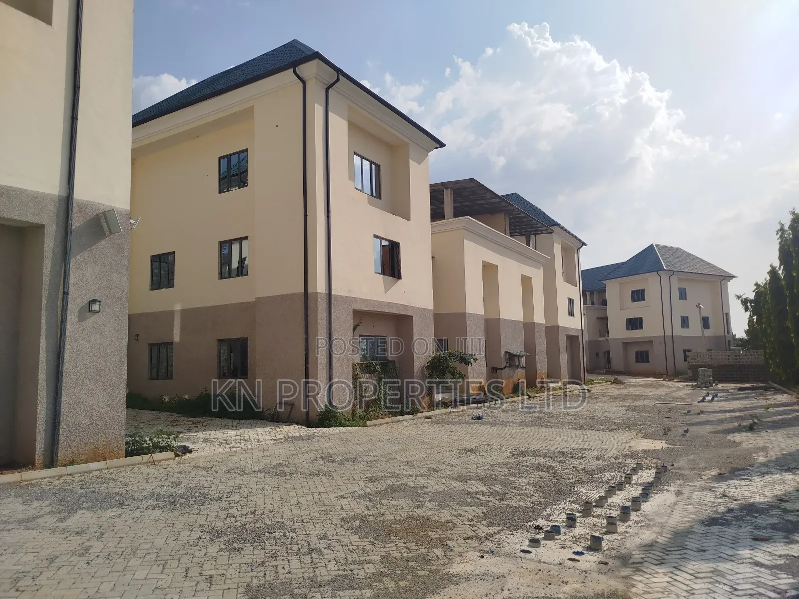 4bdrm Duplex in Secured Estate, Galadimawa for rent
