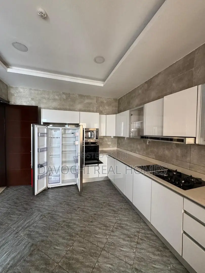 4bdrm Penthouse in Victoria Island for rent