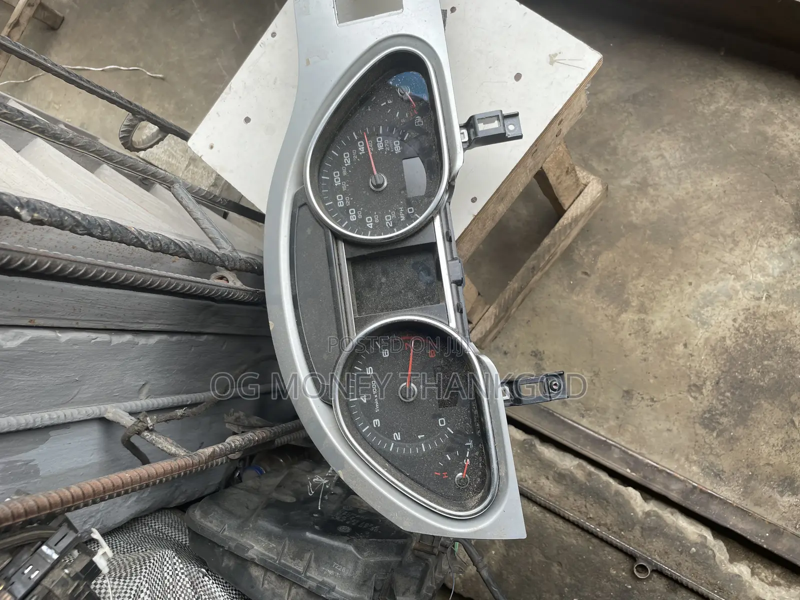 Speed Clock and Screen Audi Q7