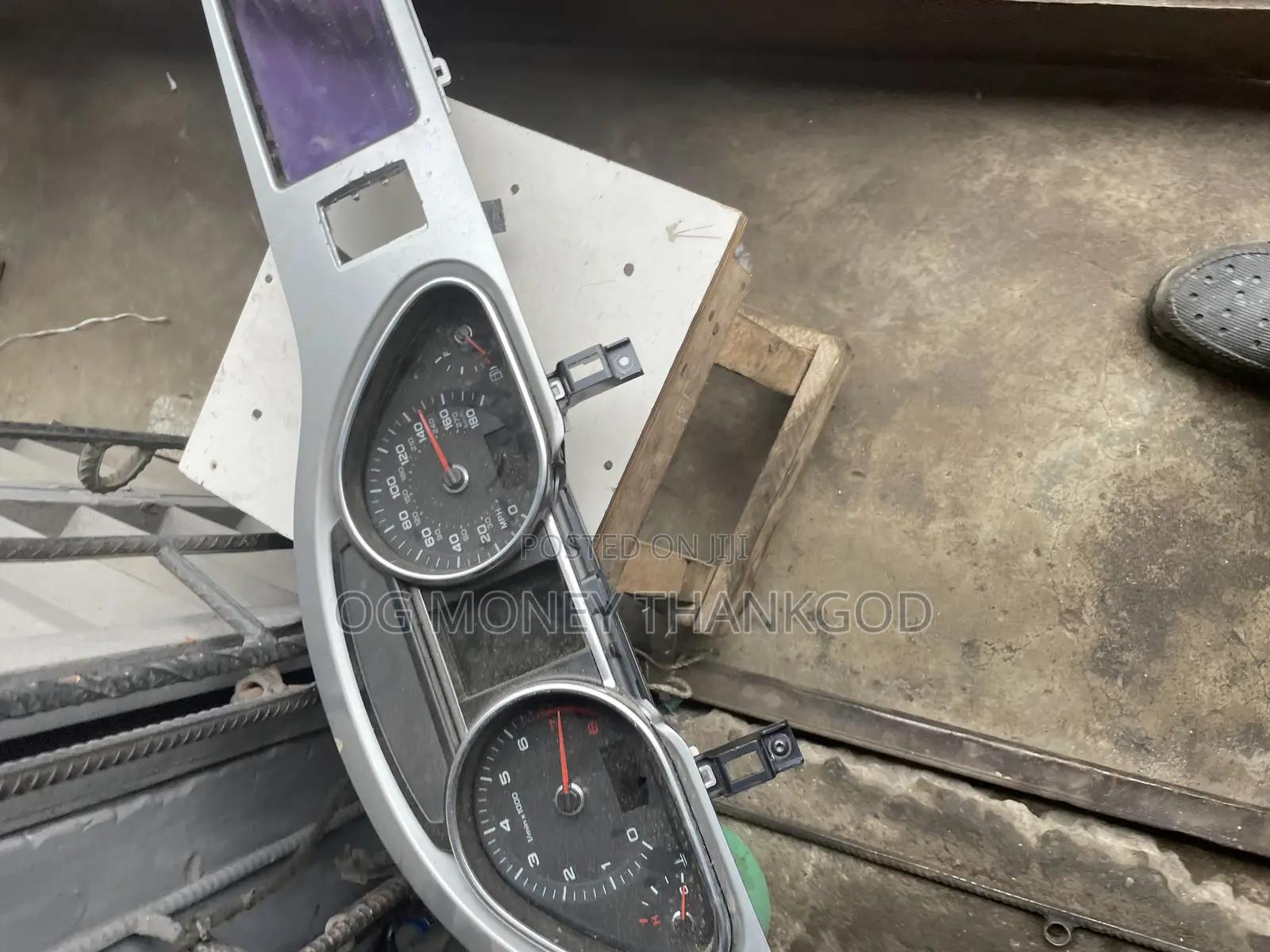 Speed Clock and Screen Audi Q7