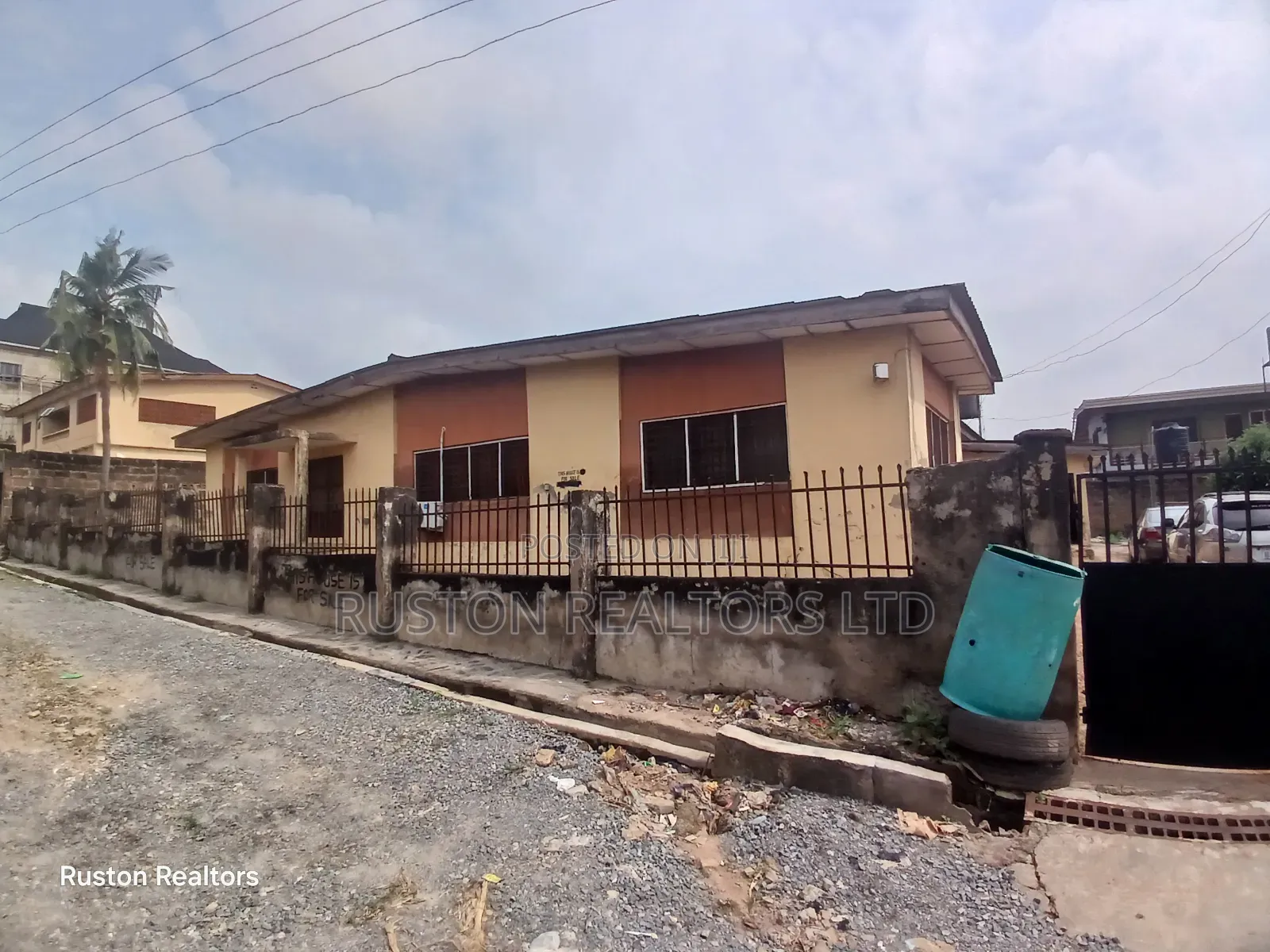 5bdrm Bungalow in Ibadan for sale
