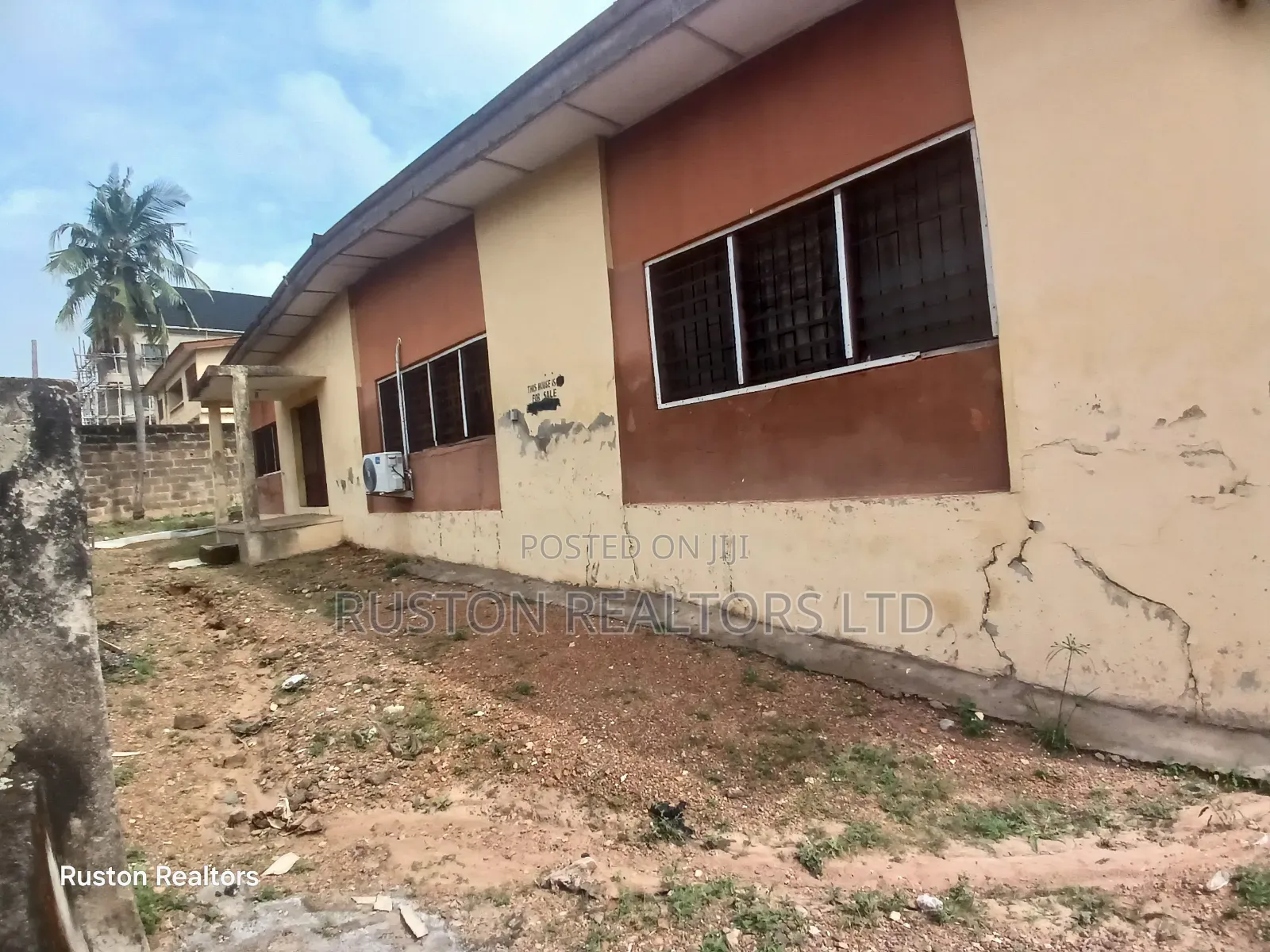 5bdrm Bungalow in Ibadan for sale
