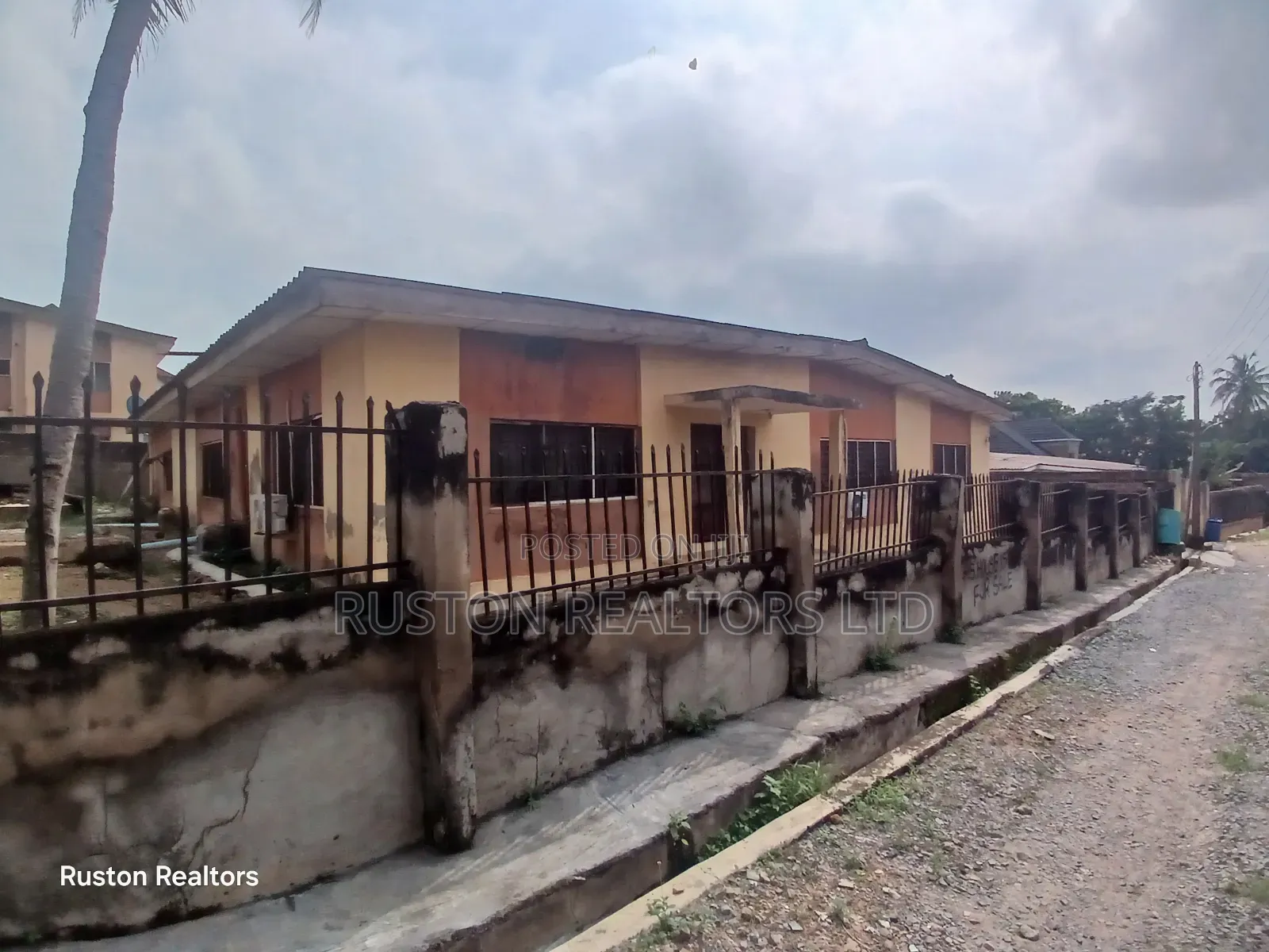 5bdrm Bungalow in Ibadan for sale