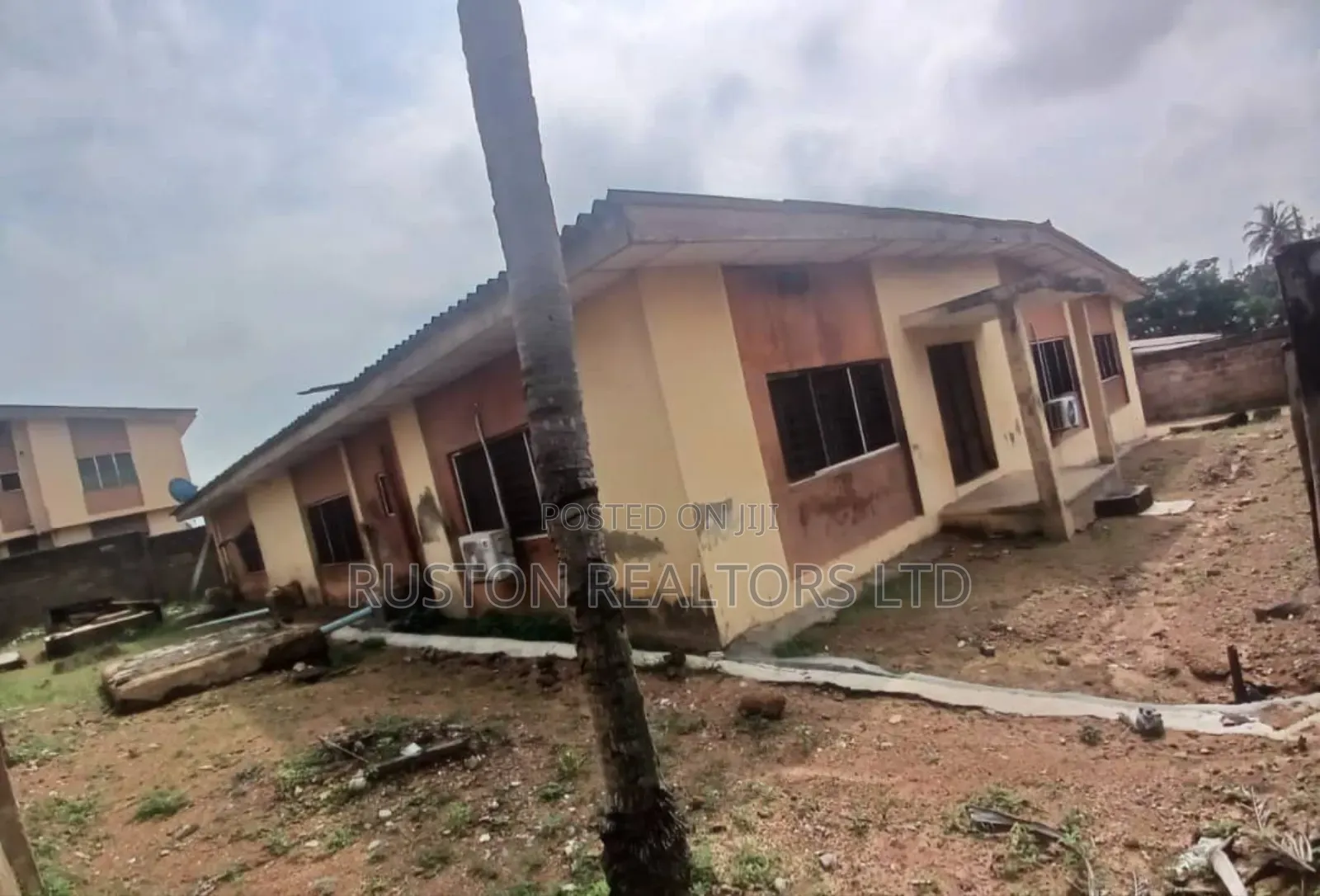 5bdrm Bungalow in Ibadan for sale