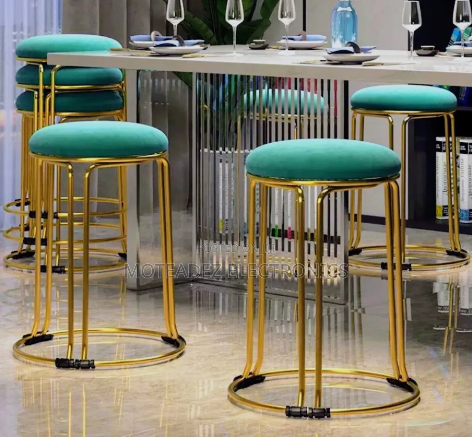 Luxury Padded Gold Round Metal Morden Stackable Dining Stool/Chair