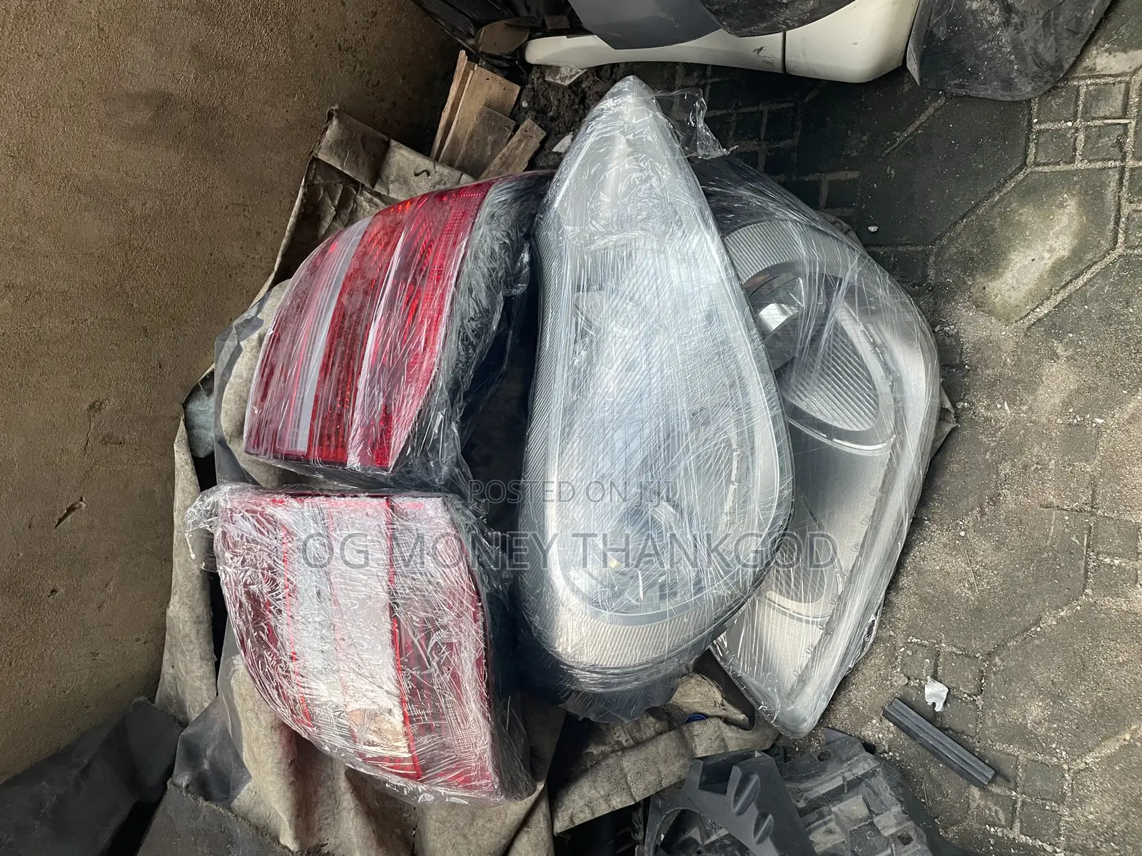 Set of Headlights and Backlight Porsche Cayenne 2008