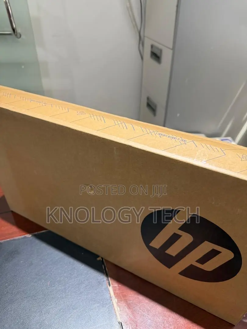 New Laptop HP 14-Dq1025cl 8GB Intel Core I5 SSD 512GB