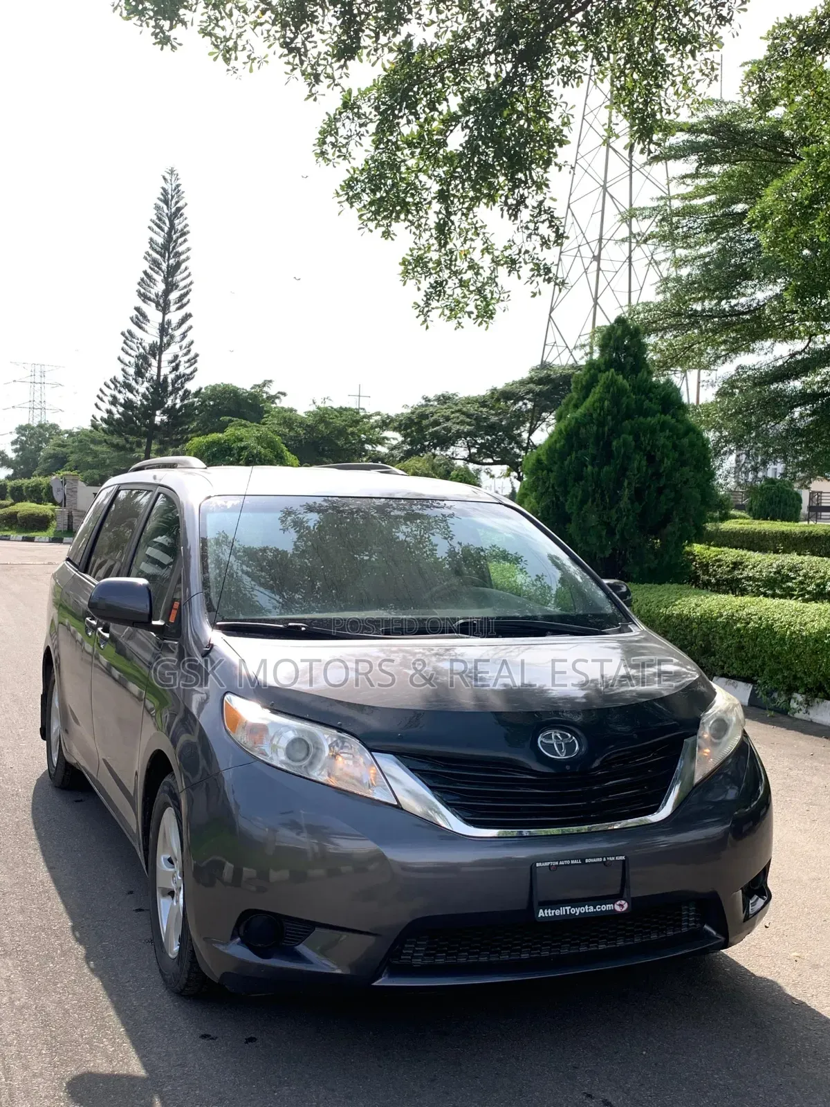Toyota Sienna LE 7-Passenger 4dr Minivan AWD (3.5L 6cyl 6A) 2014 Gray