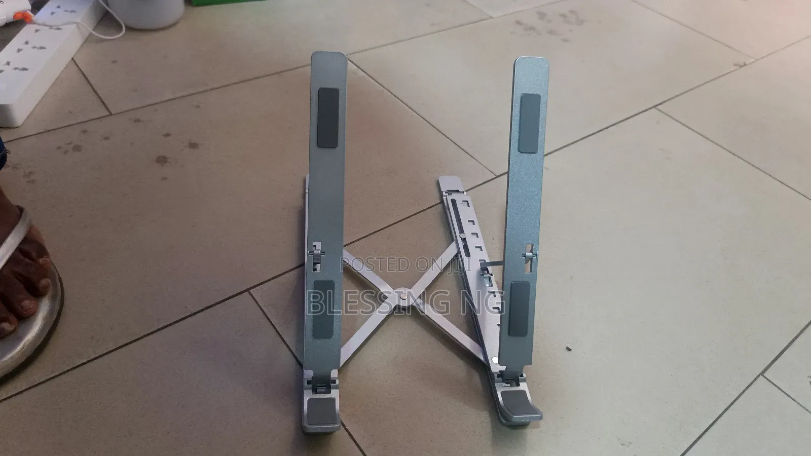 N8 Aluminum Laptop Stand