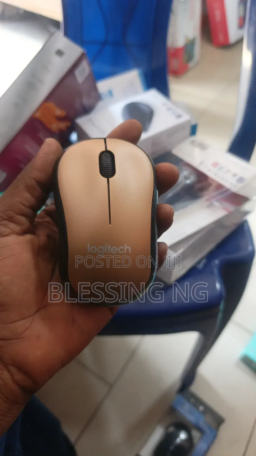 M220 Wireless Mouse