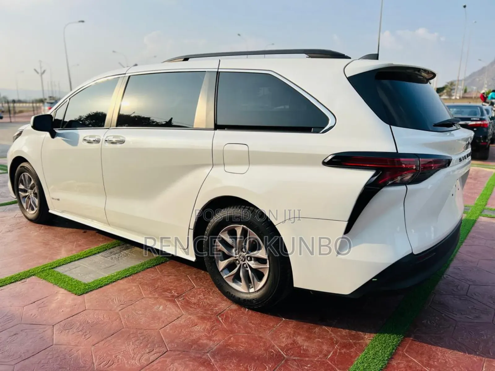 Toyota Sienna 2022 White