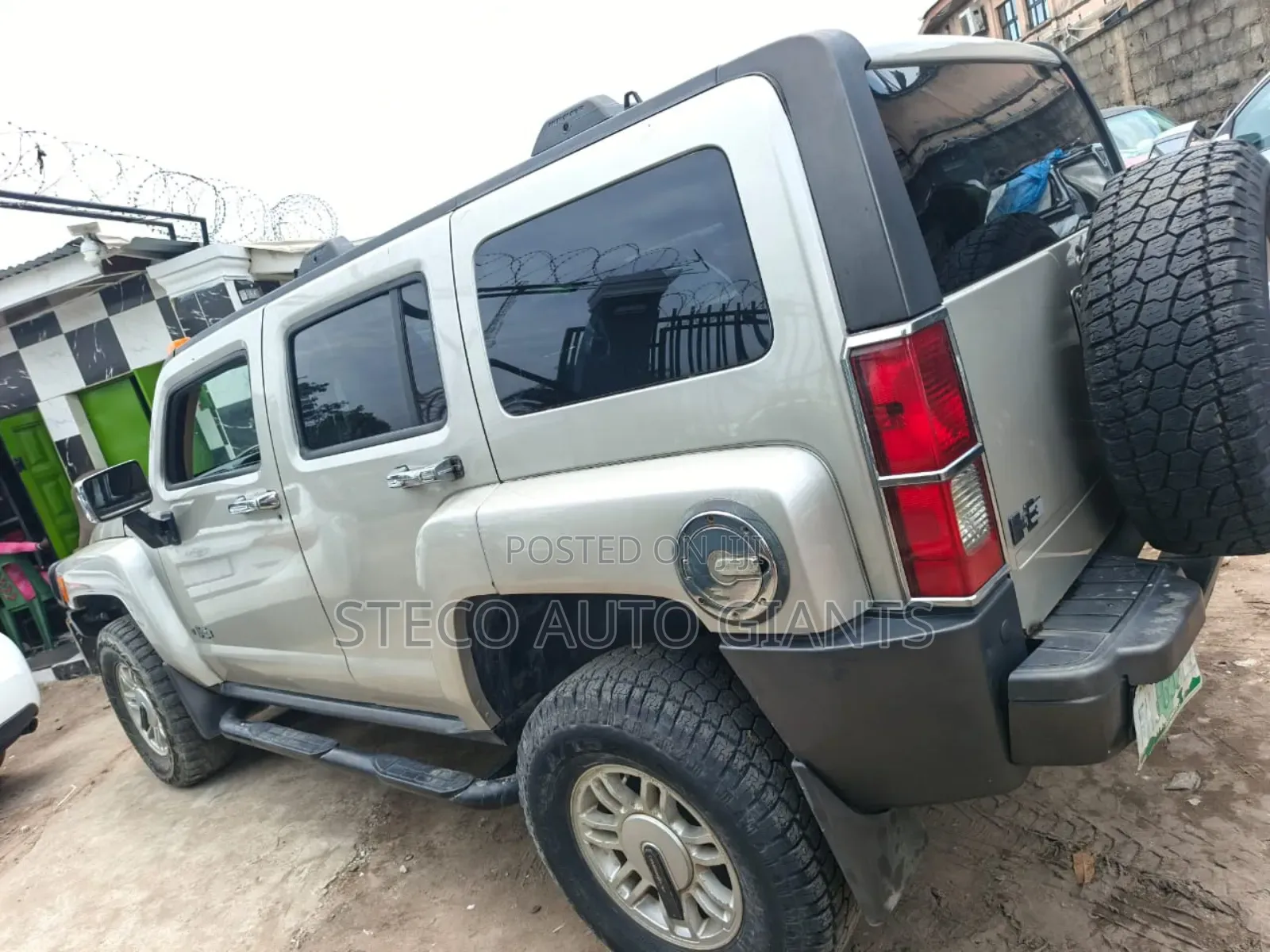 Hummer H3 2006 Gold