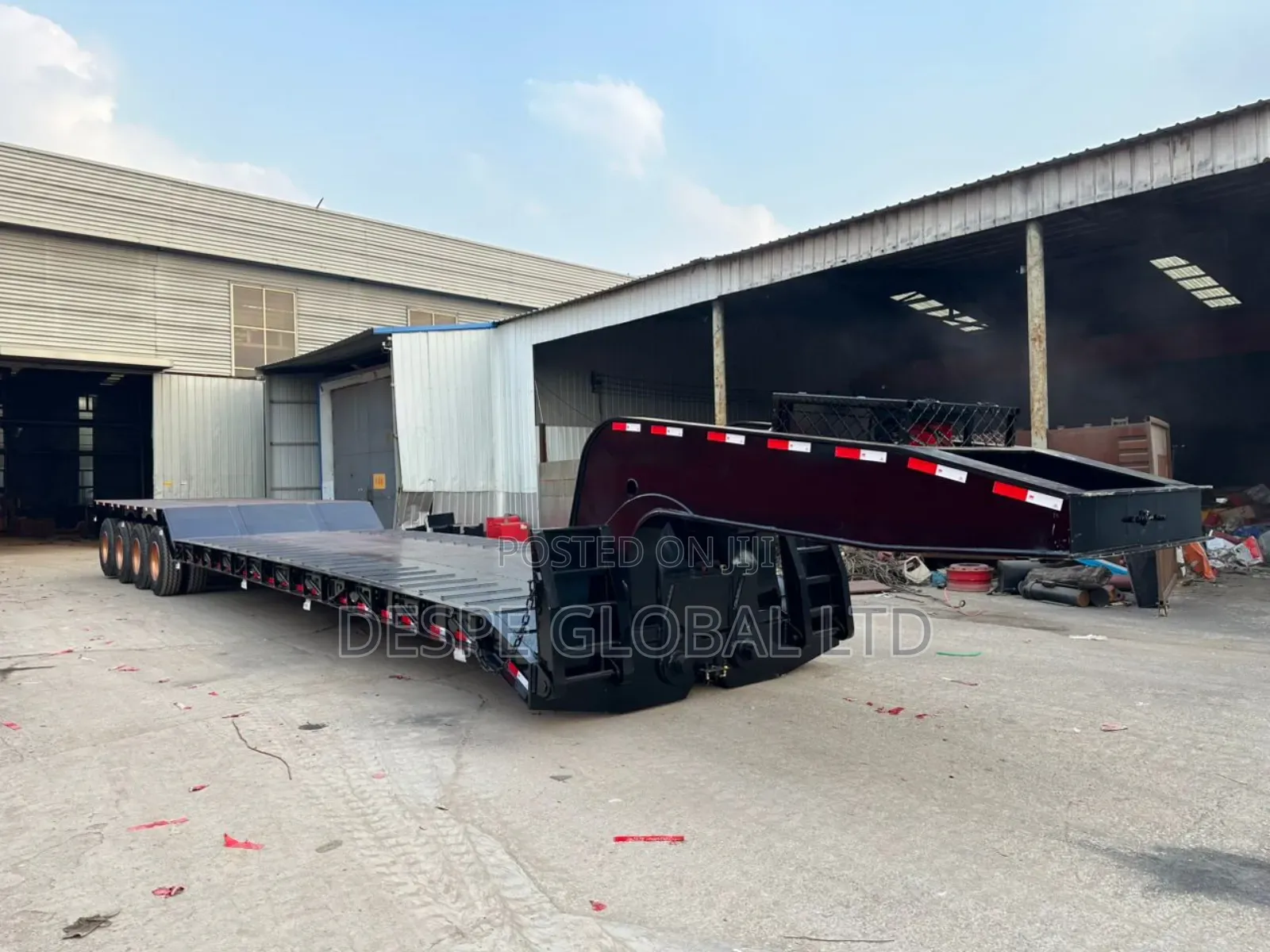 New 100tons Front Loader Lowbed Trailer With Discoupling Machine.