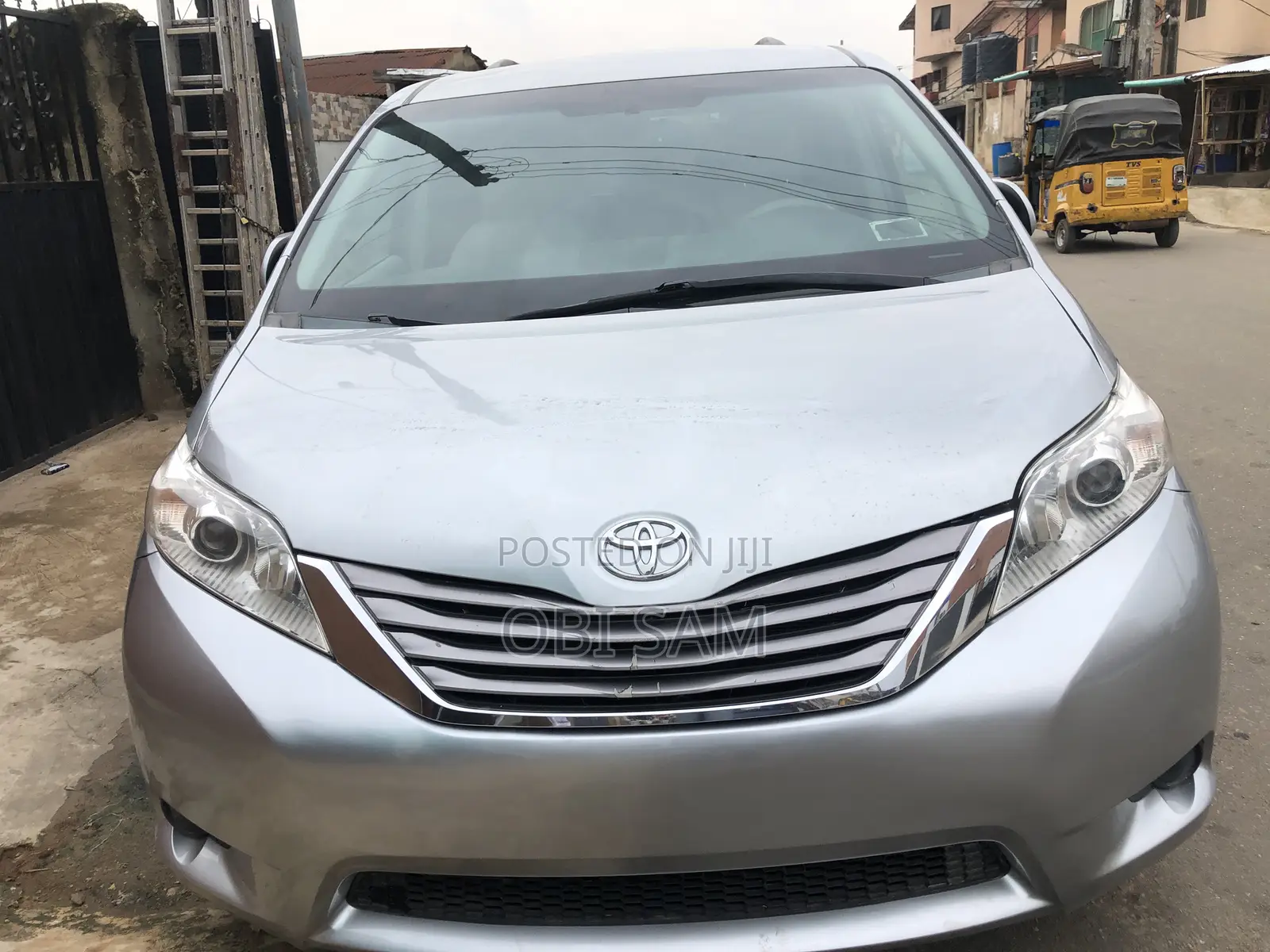 Toyota Sienna 2012 Silver