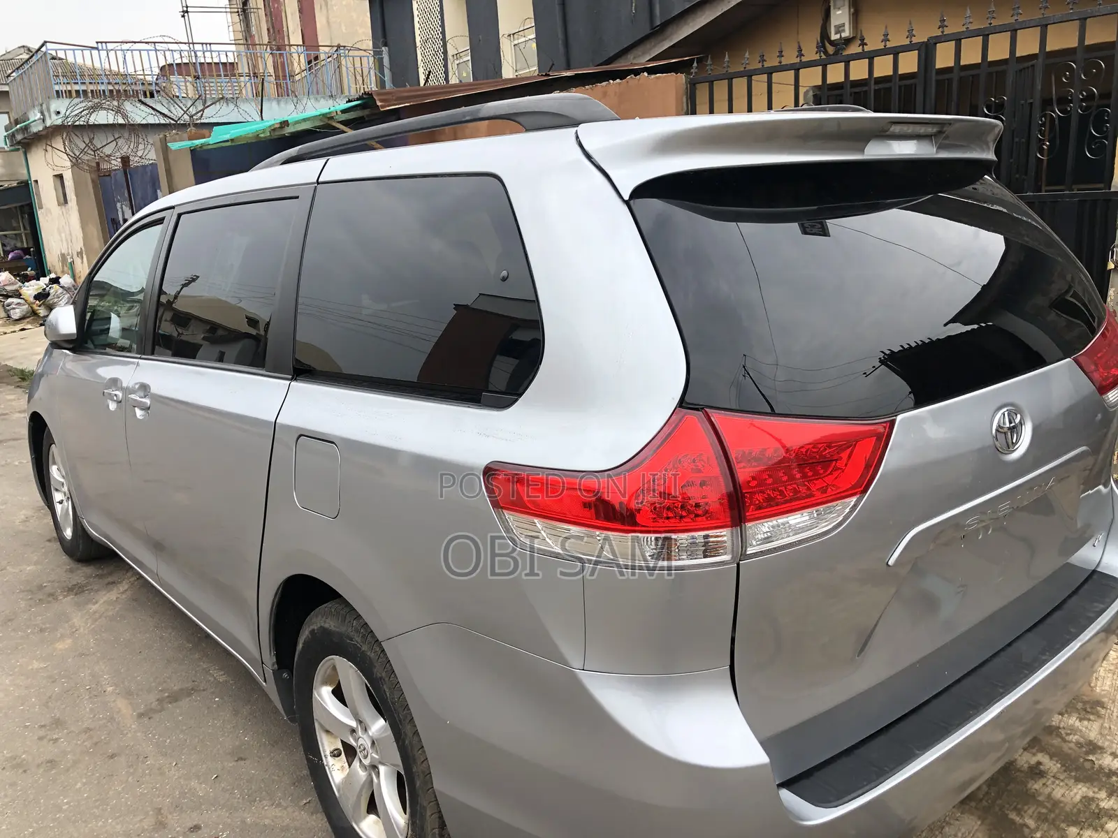 Toyota Sienna 2012 Silver