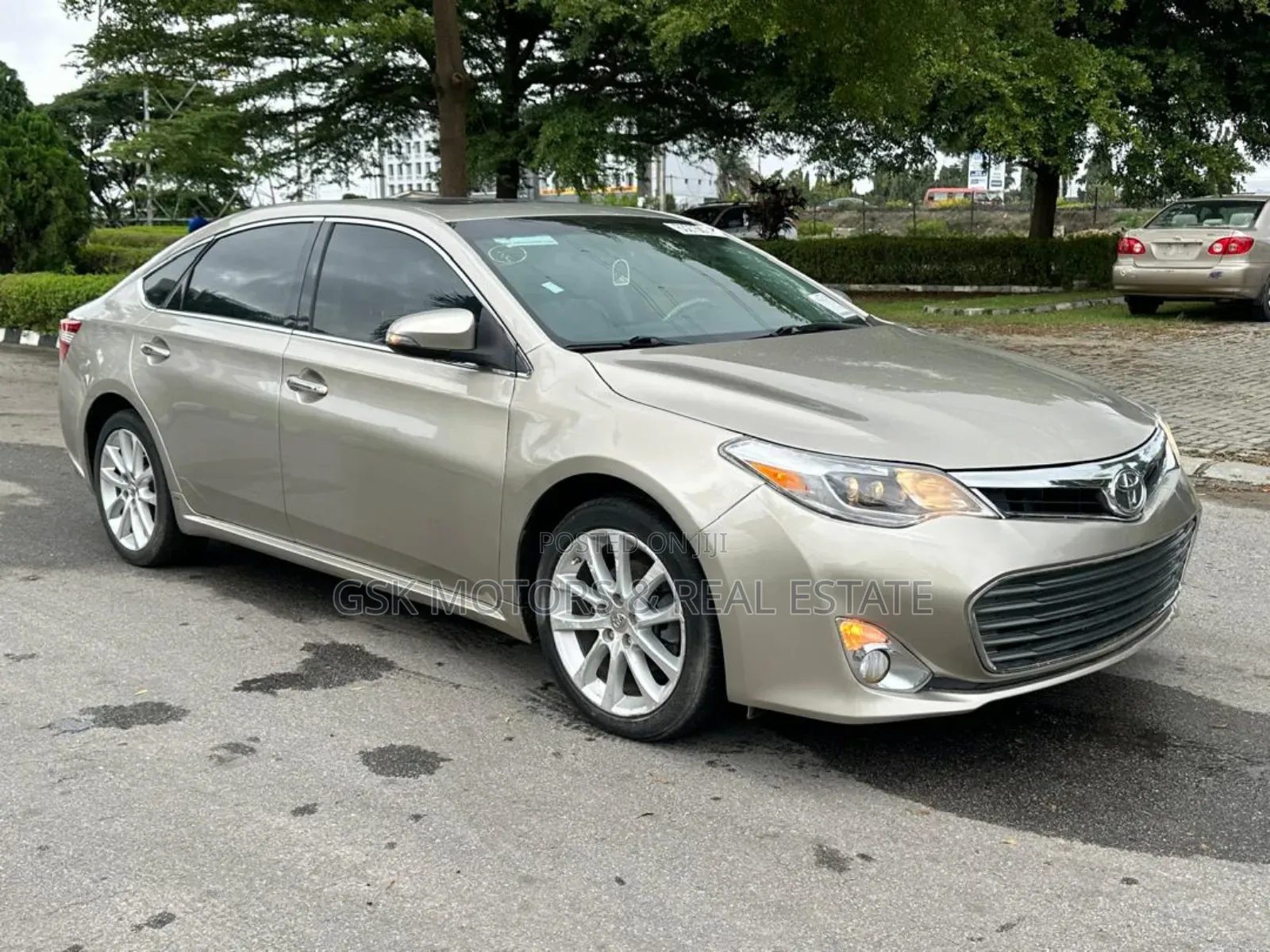 Toyota Avalon XLE 4dr Sedan (3.5L 6cyl 6A) 2014 Gold
