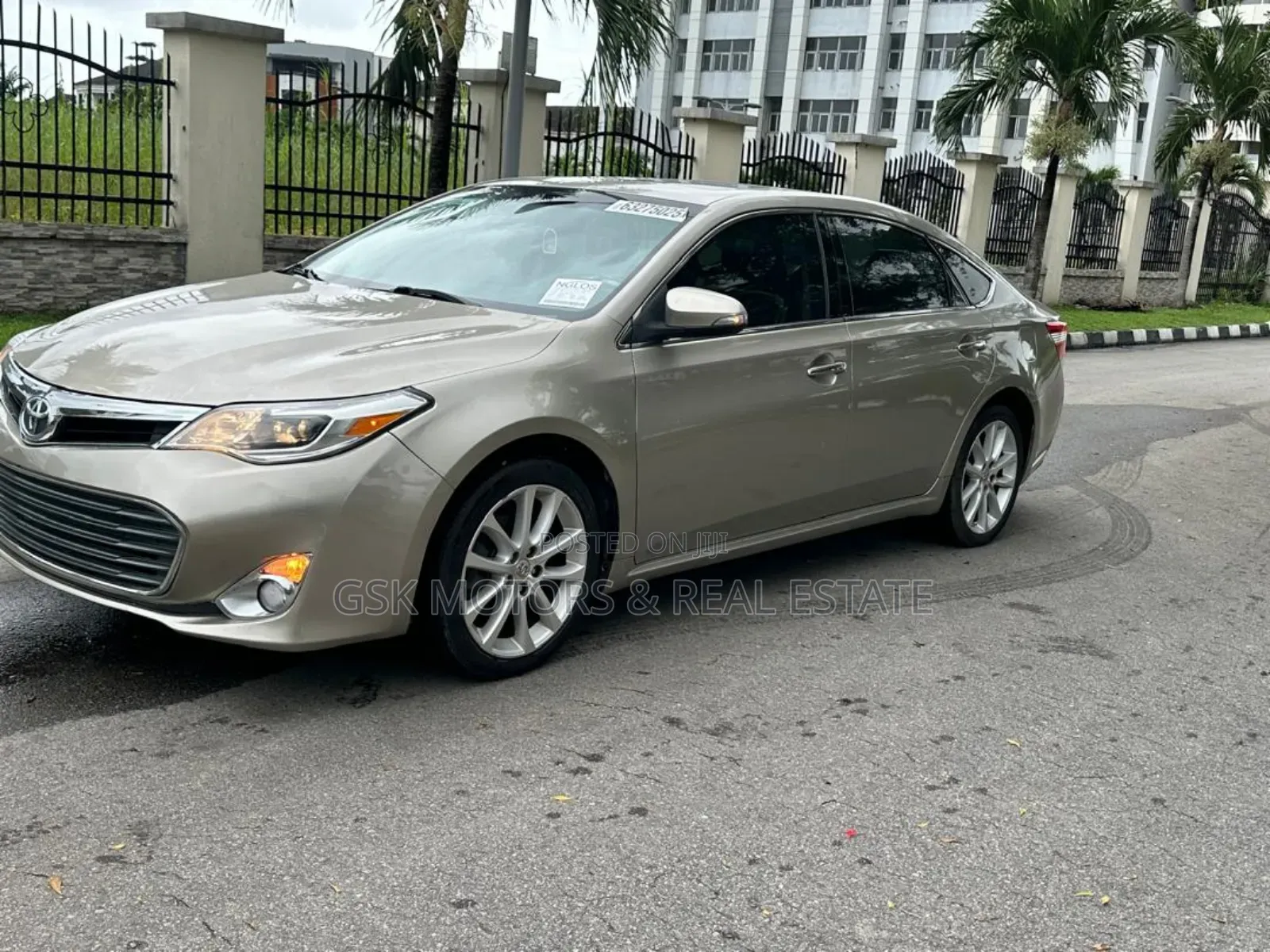 Toyota Avalon XLE 4dr Sedan (3.5L 6cyl 6A) 2014 Gold