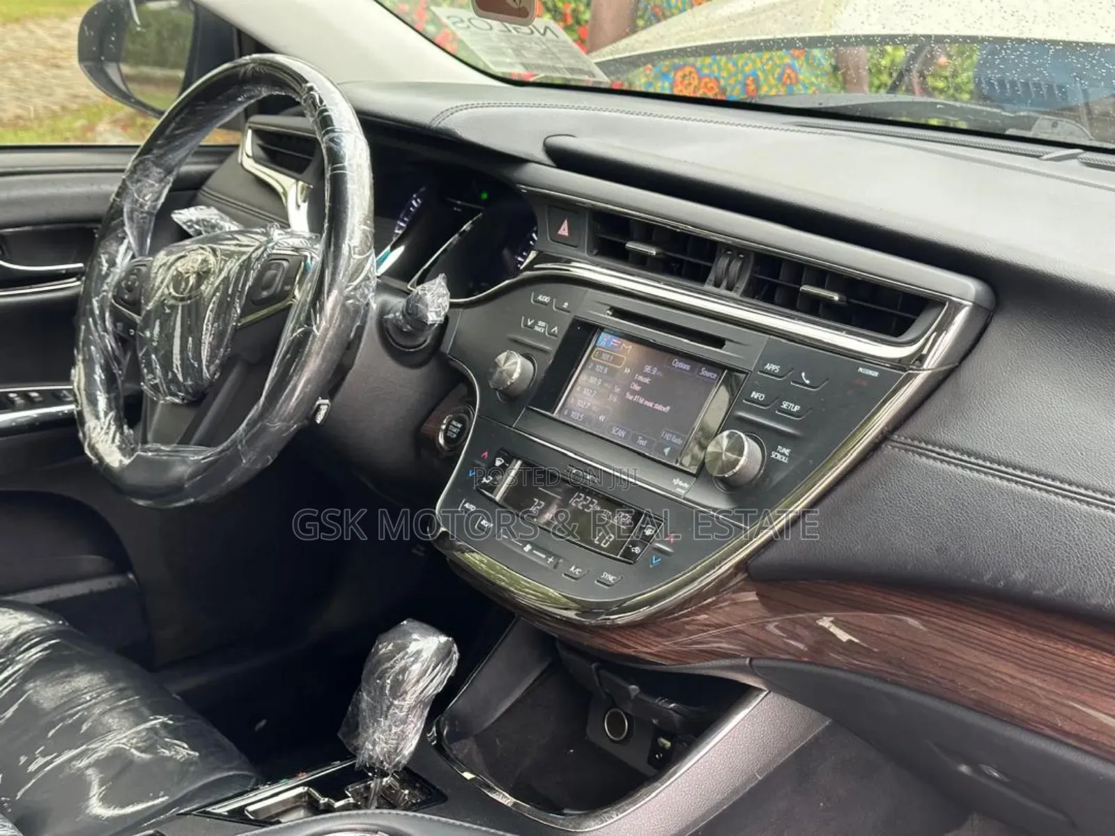 Toyota Avalon XLE 4dr Sedan (3.5L 6cyl 6A) 2014 Gold