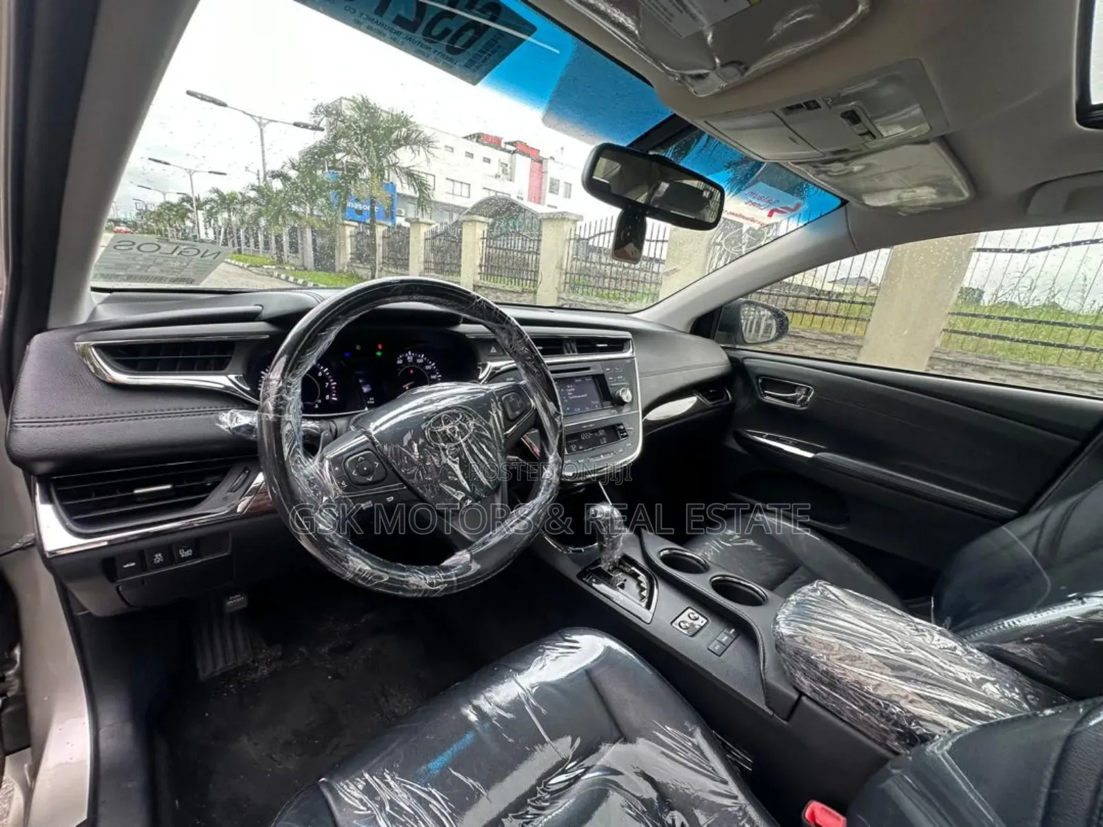 Toyota Avalon XLE 4dr Sedan (3.5L 6cyl 6A) 2014 Gold