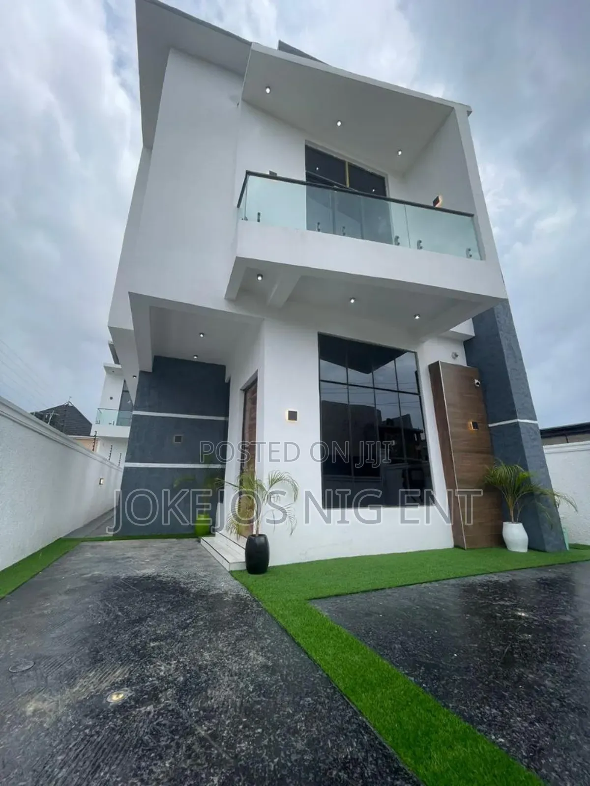 6bdrm Duplex in Sangotedo for sale