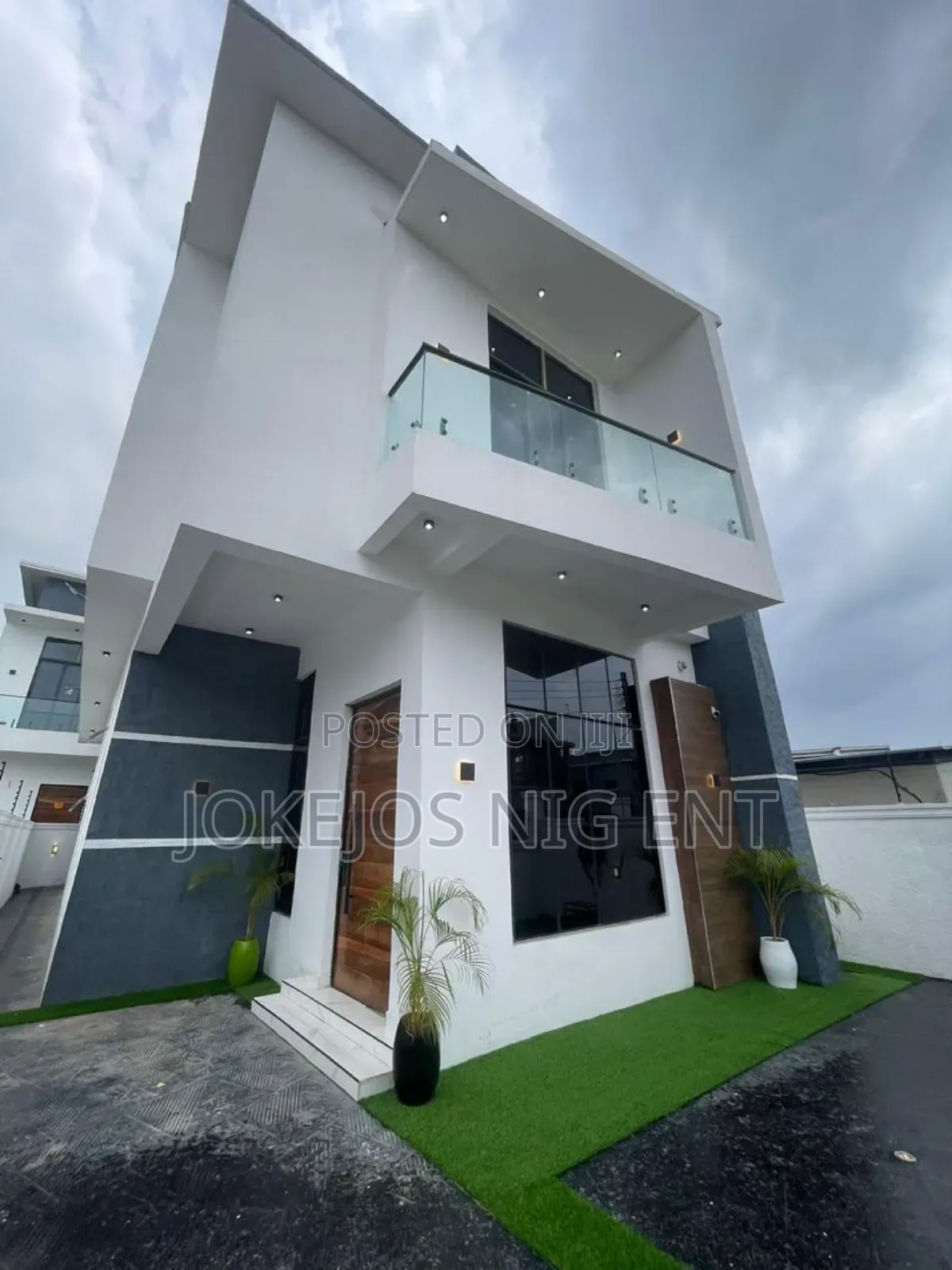 6bdrm Duplex in Sangotedo for sale