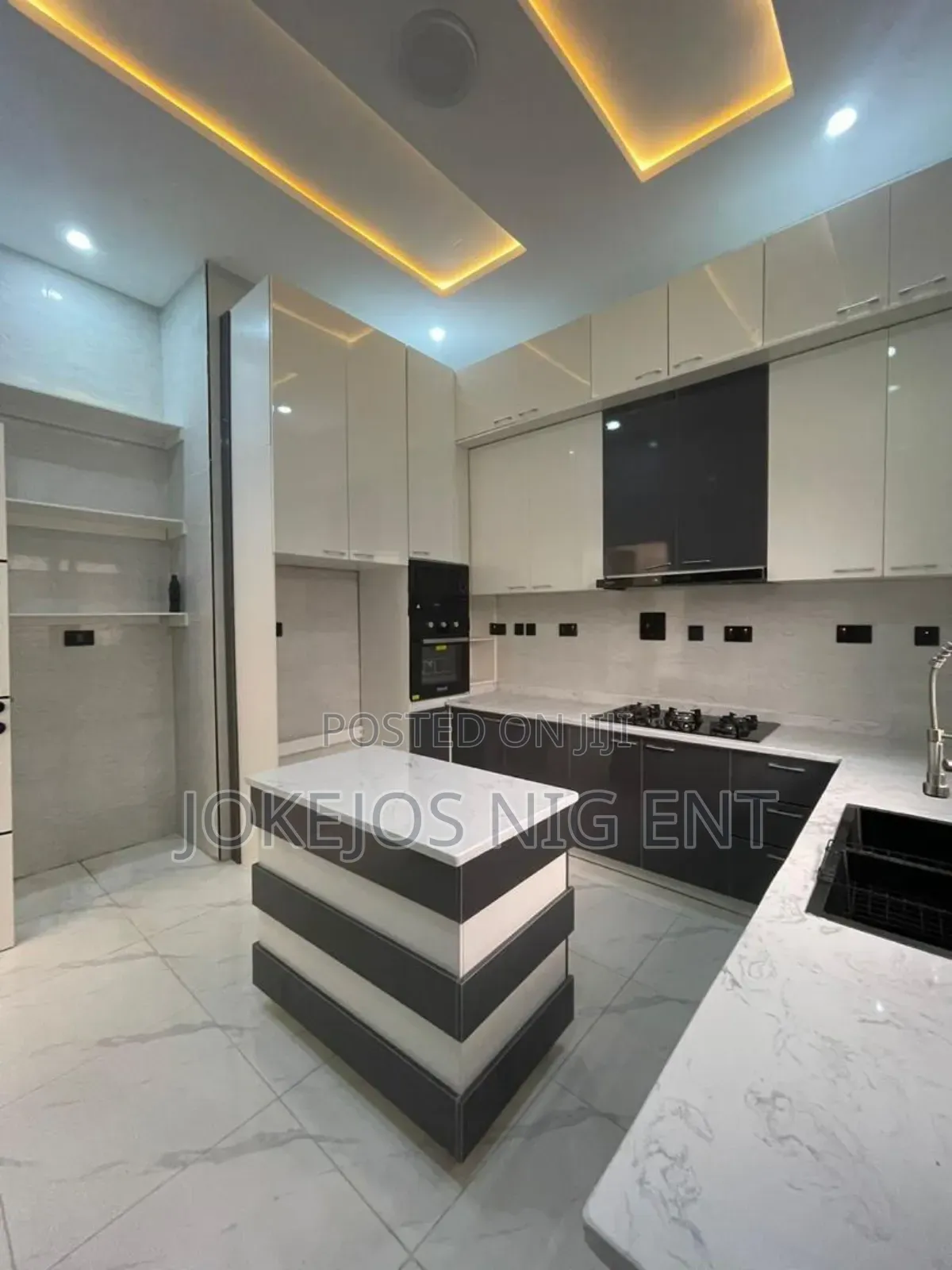 6bdrm Duplex in Sangotedo for sale