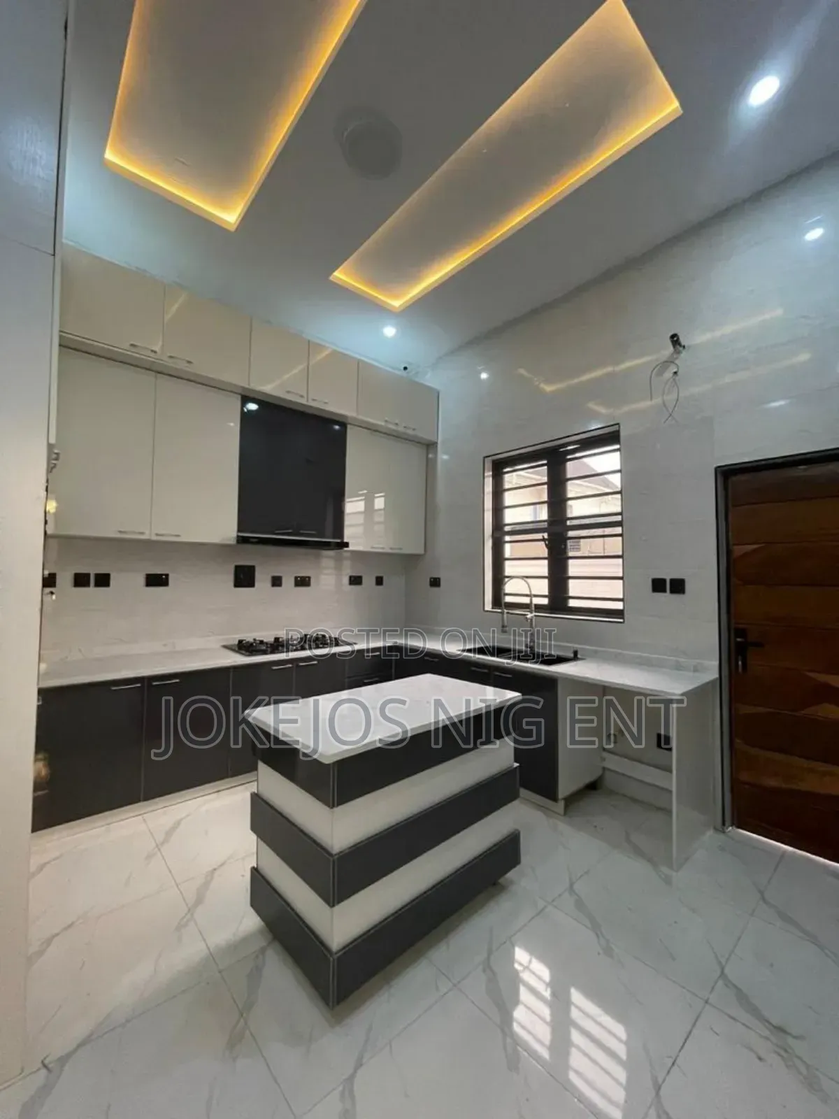 6bdrm Duplex in Sangotedo for sale