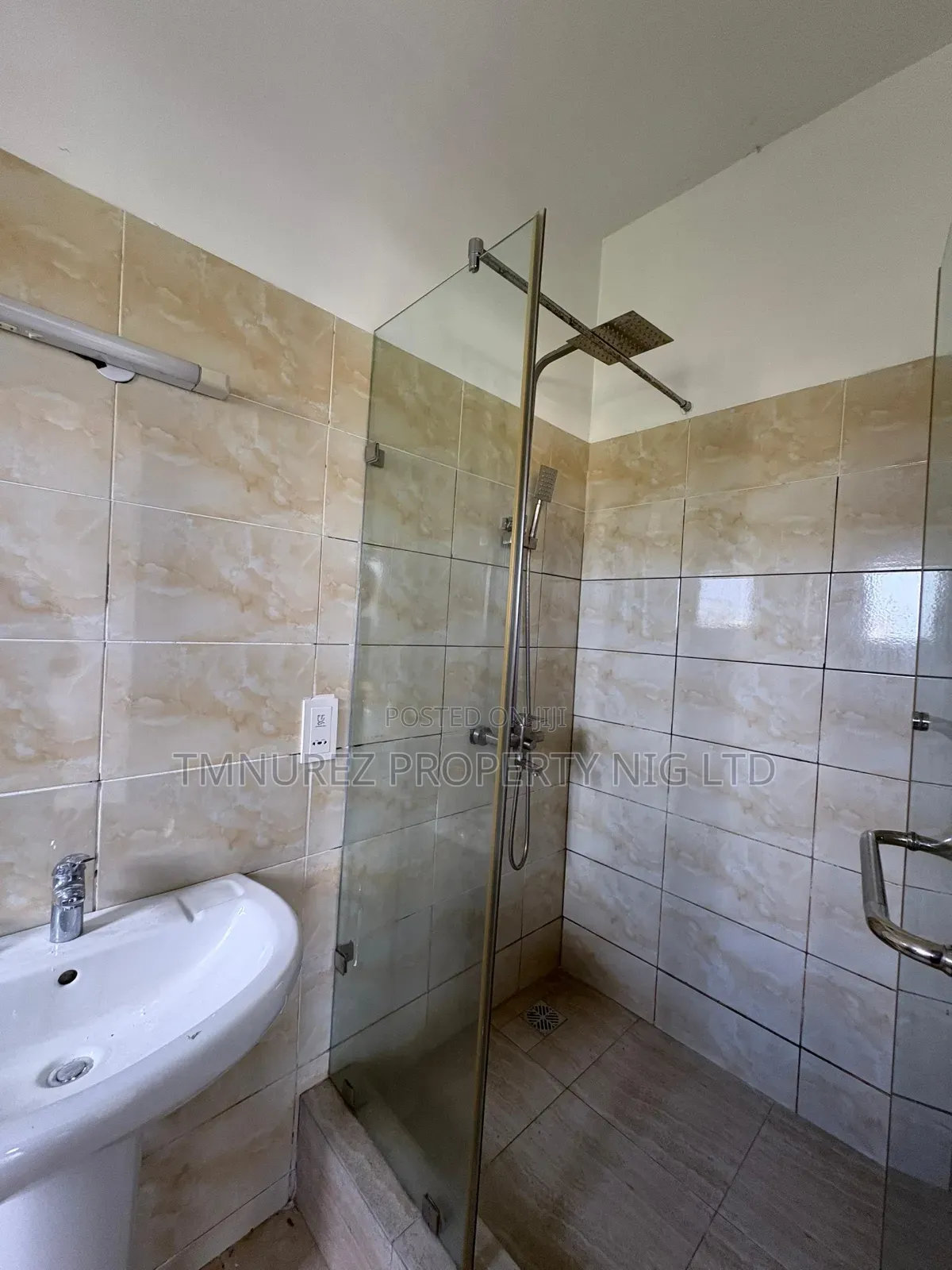 Studio Apartment in Haris Drive, Ikota for rent