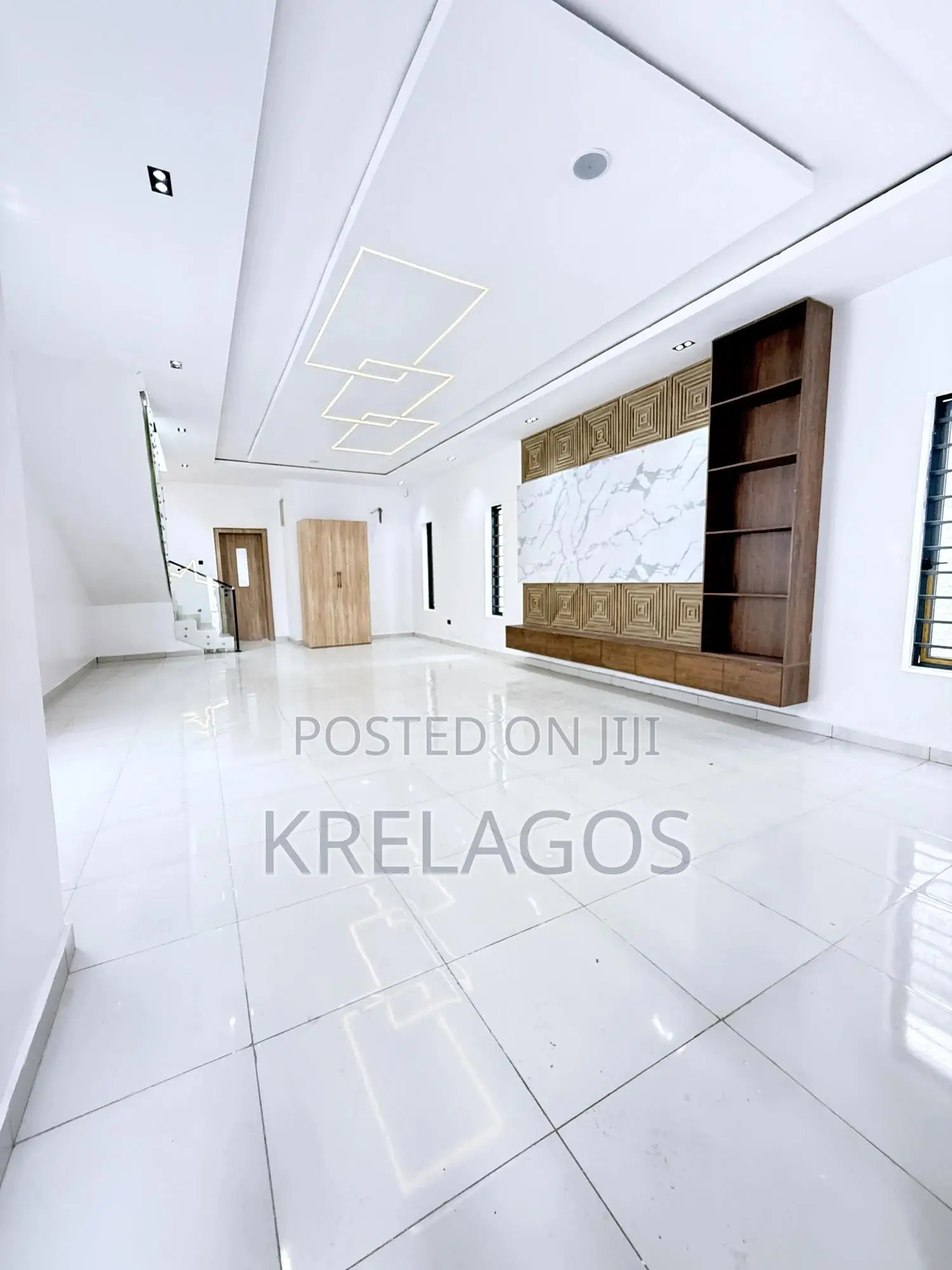 5bdrm Duplex in Ikota for sale