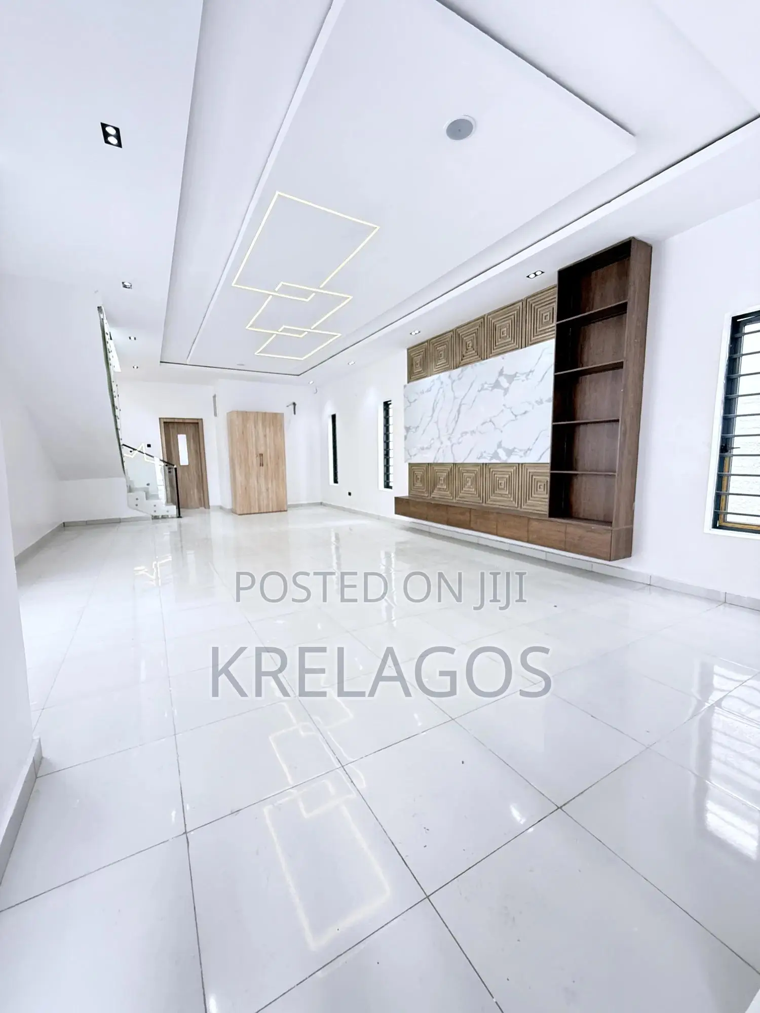 5bdrm Duplex in Ikota for sale