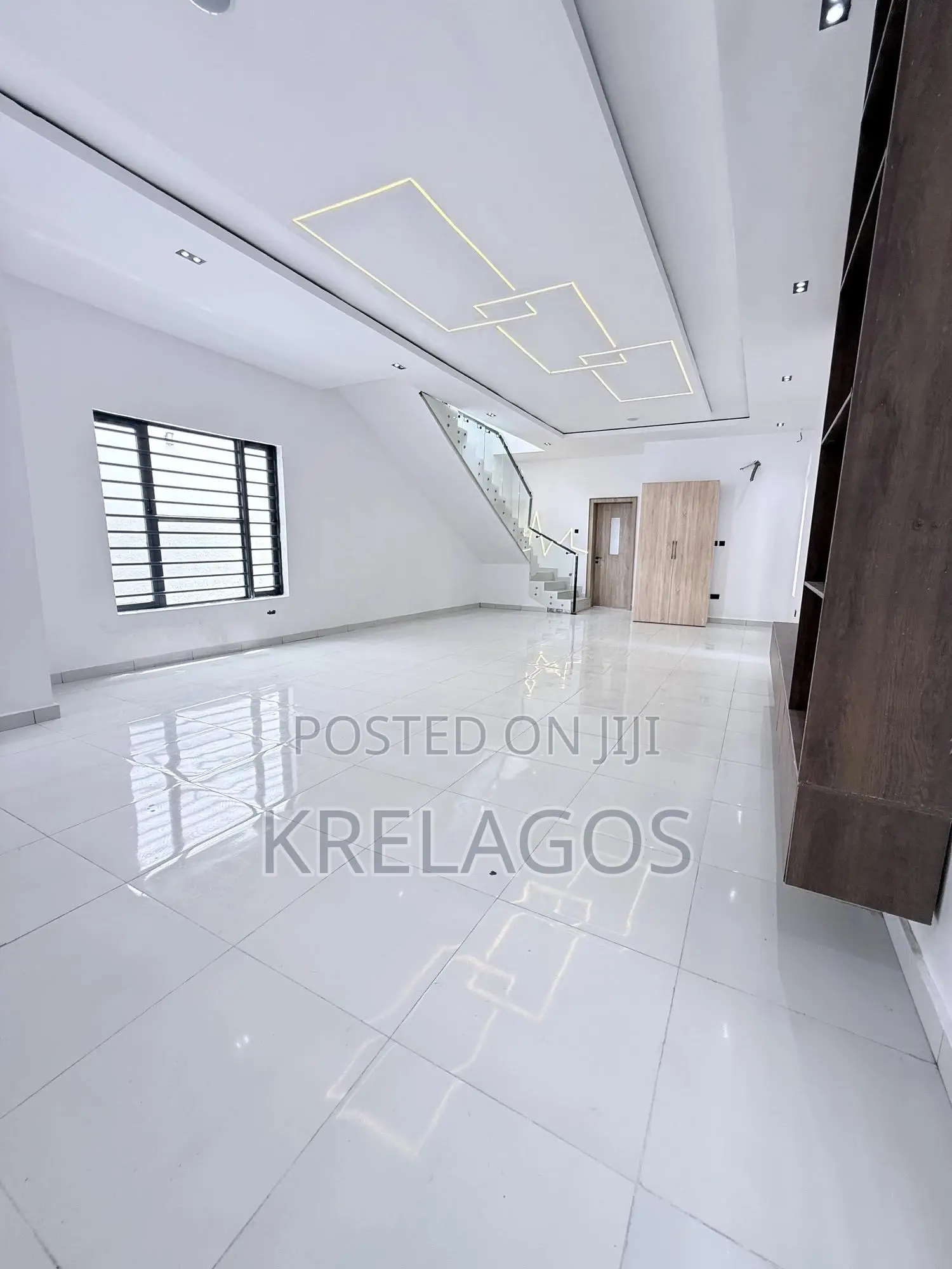 5bdrm Duplex in Ikota for sale