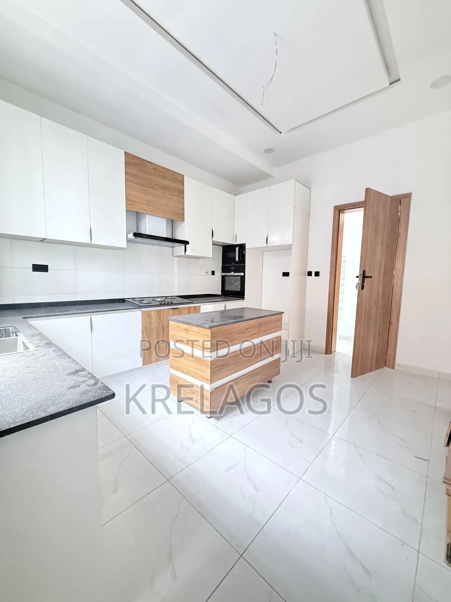 5bdrm Duplex in Ikota for sale