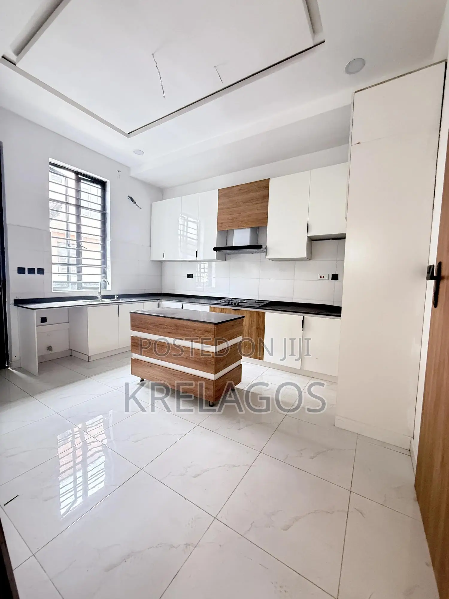 5bdrm Duplex in Ikota for sale