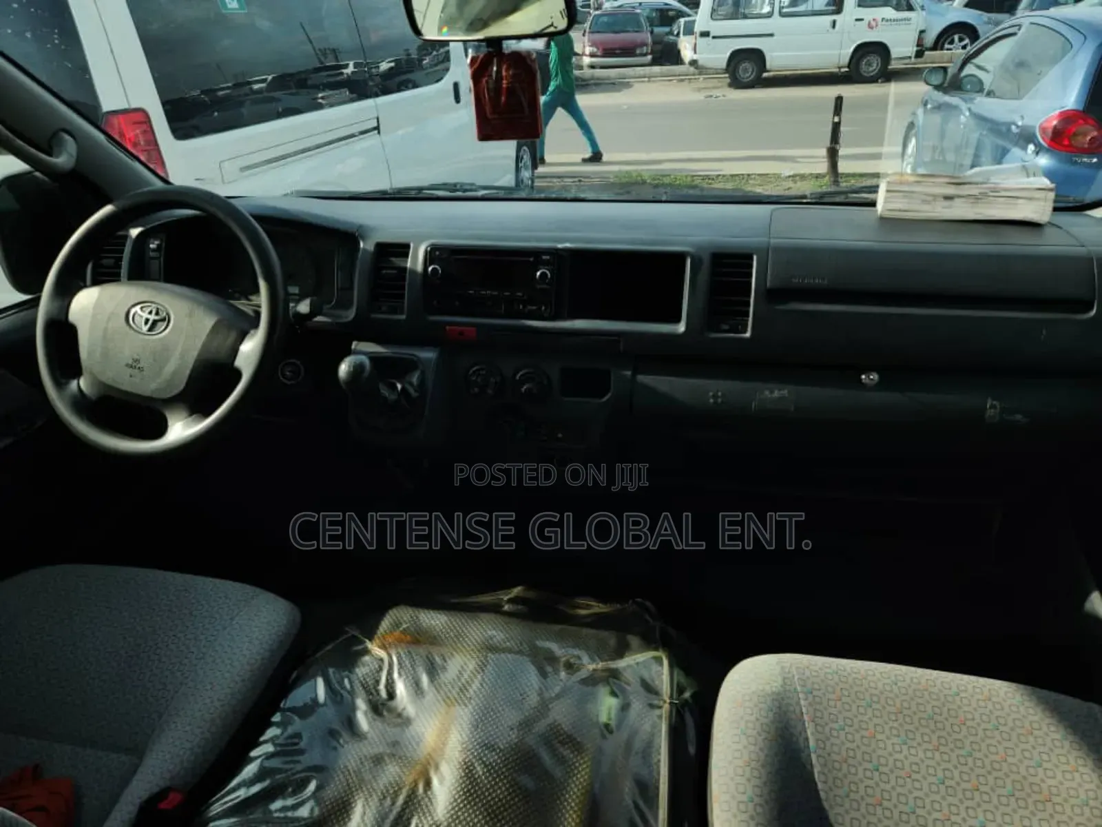 Toyota HiAce 2014 White