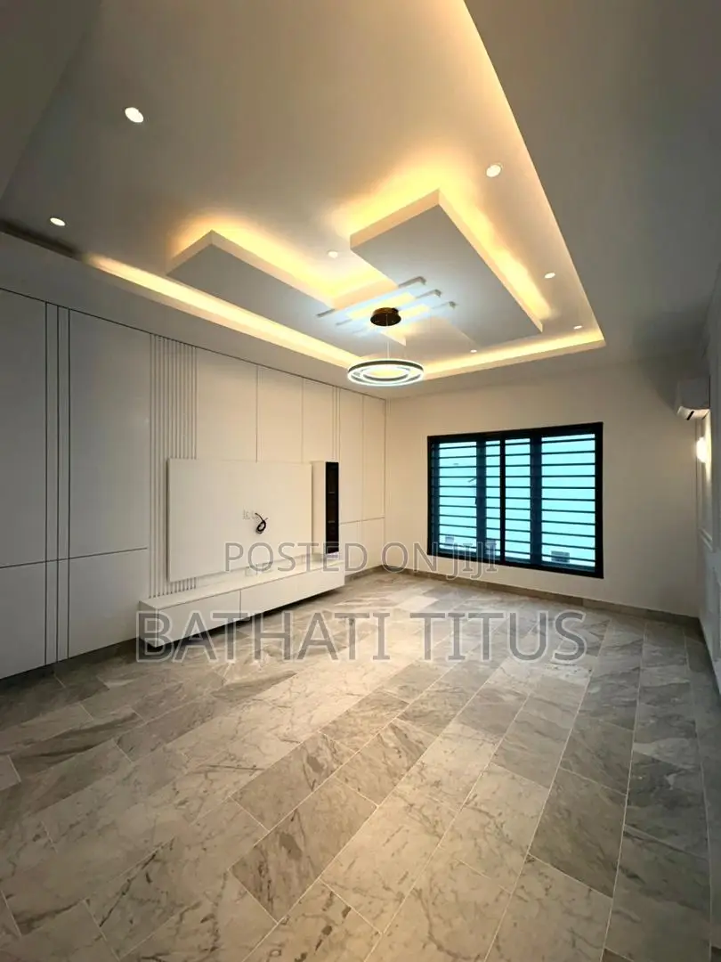 4bdrm Duplex in Smart Rocket Realty, Mbora for sale